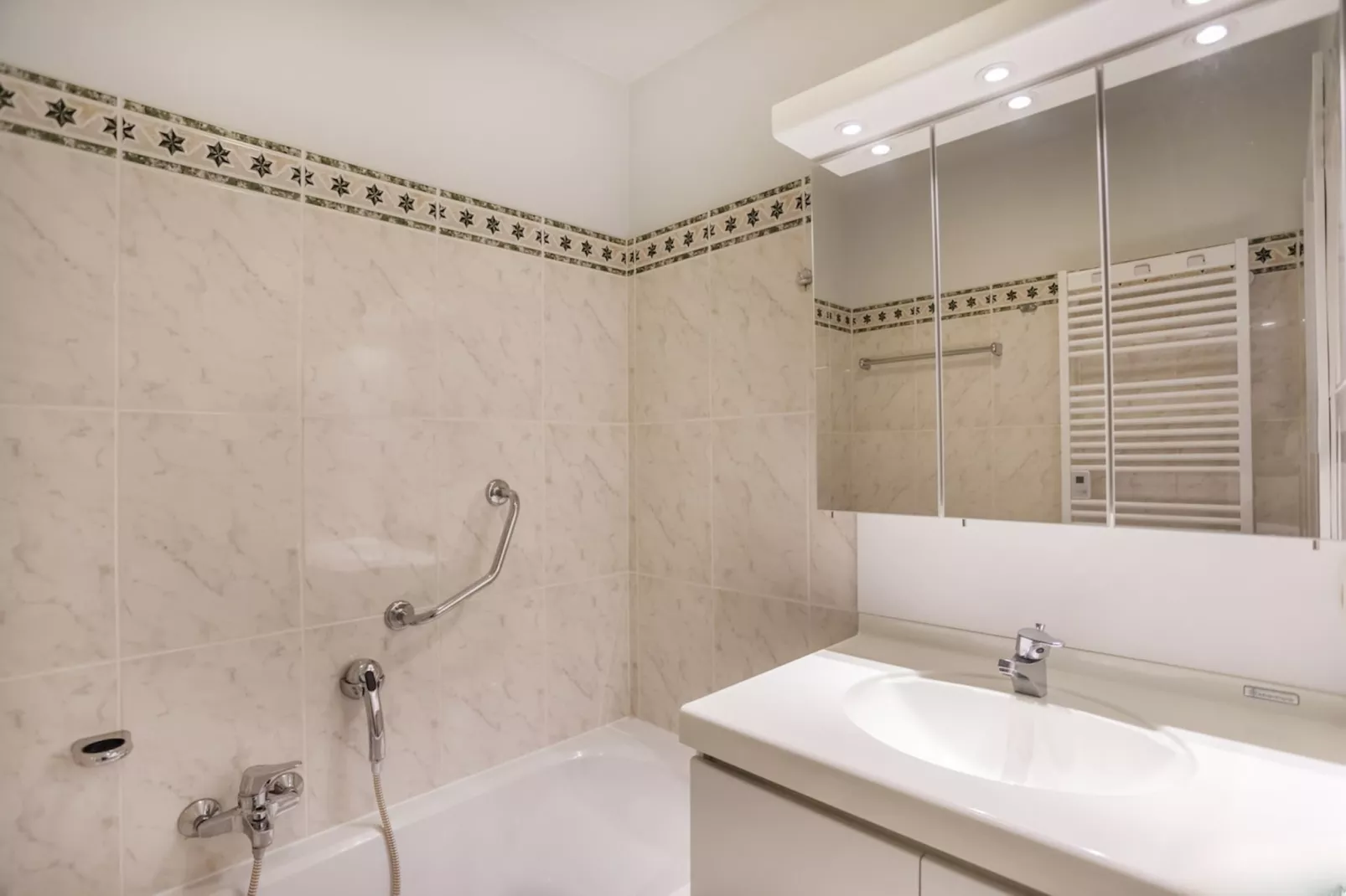 Royal 0303 + garage 19-Badezimmer