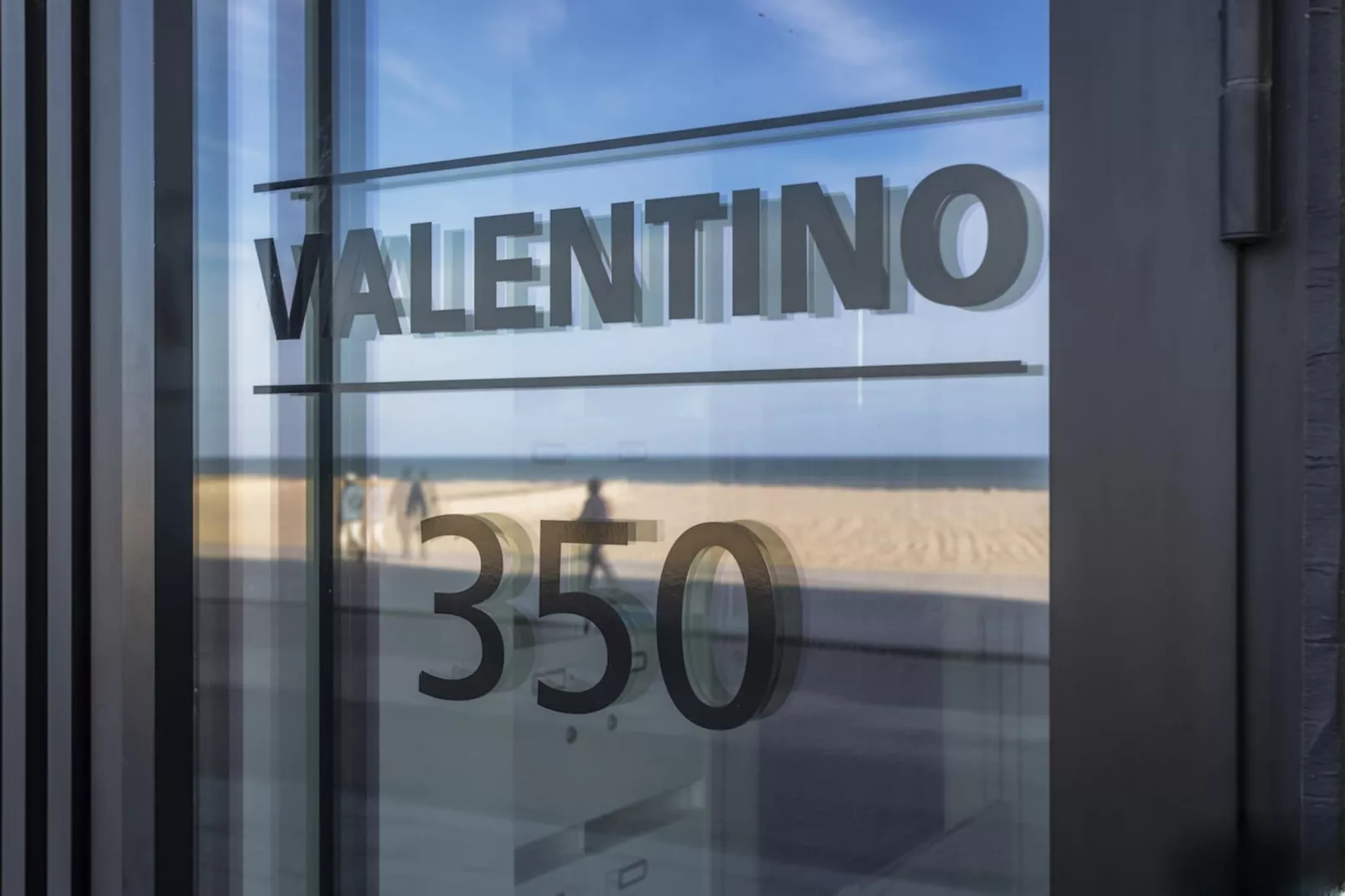 Valentino 0401-Atmosphere