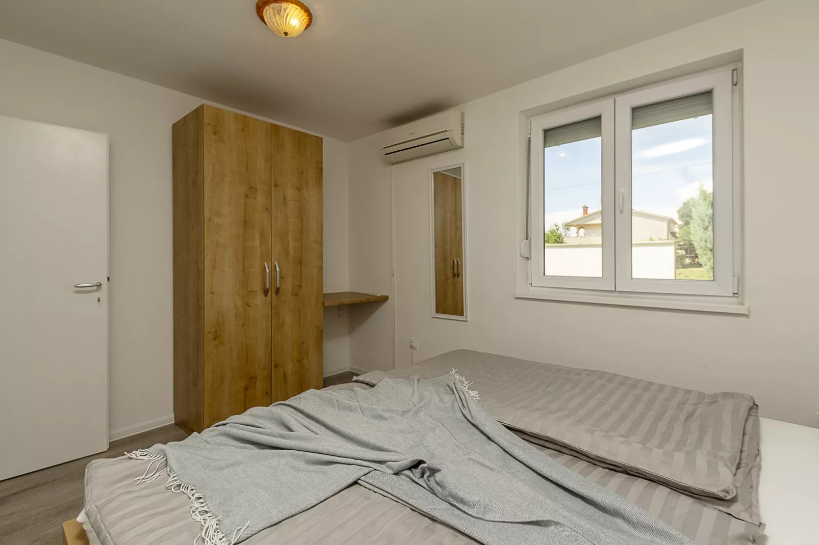 Villa Susanne with Private Pool-Schlafzimmer