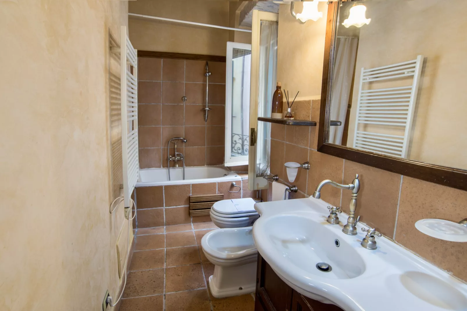 Trevi Fountain Apartment-Bathroom
