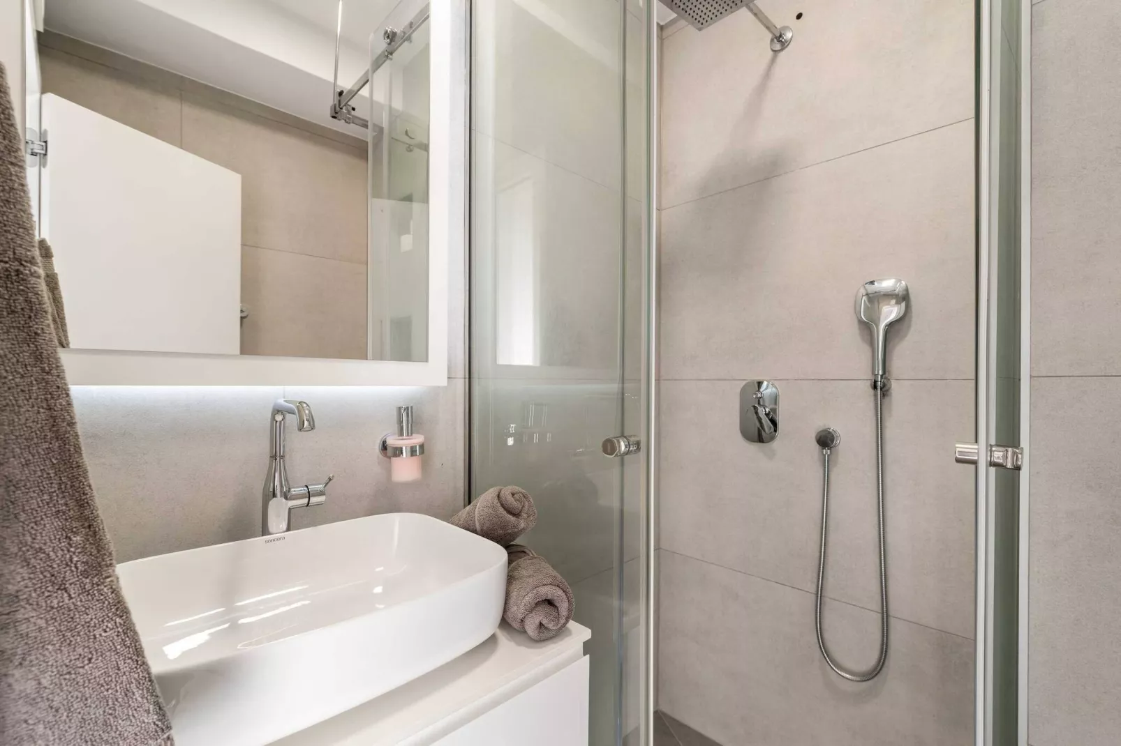 Apartments Velic - Three bedroom apartment C-Badezimmer