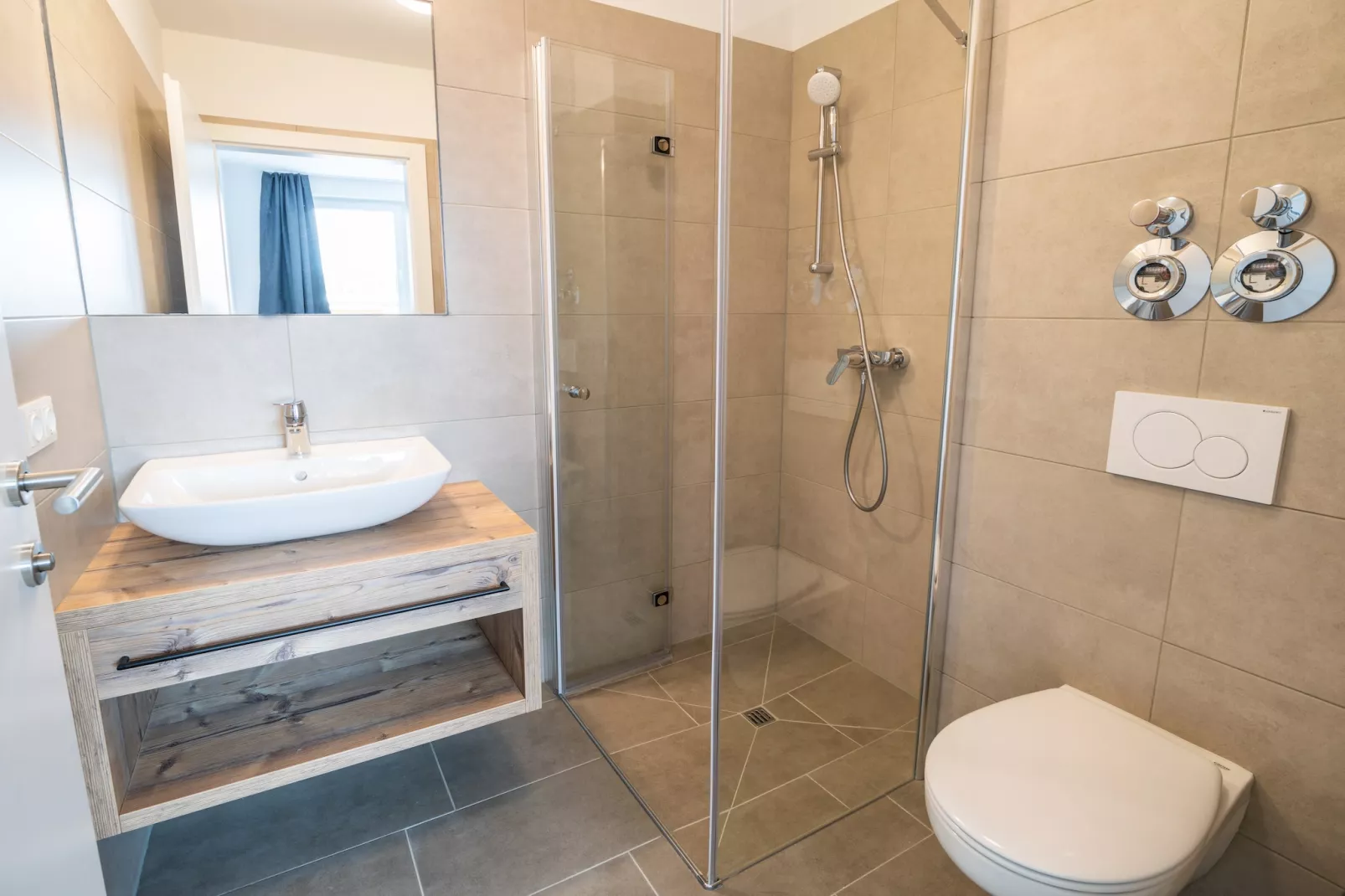 Comfort Three-bedroom Apartment – KA3C-Badezimmer
