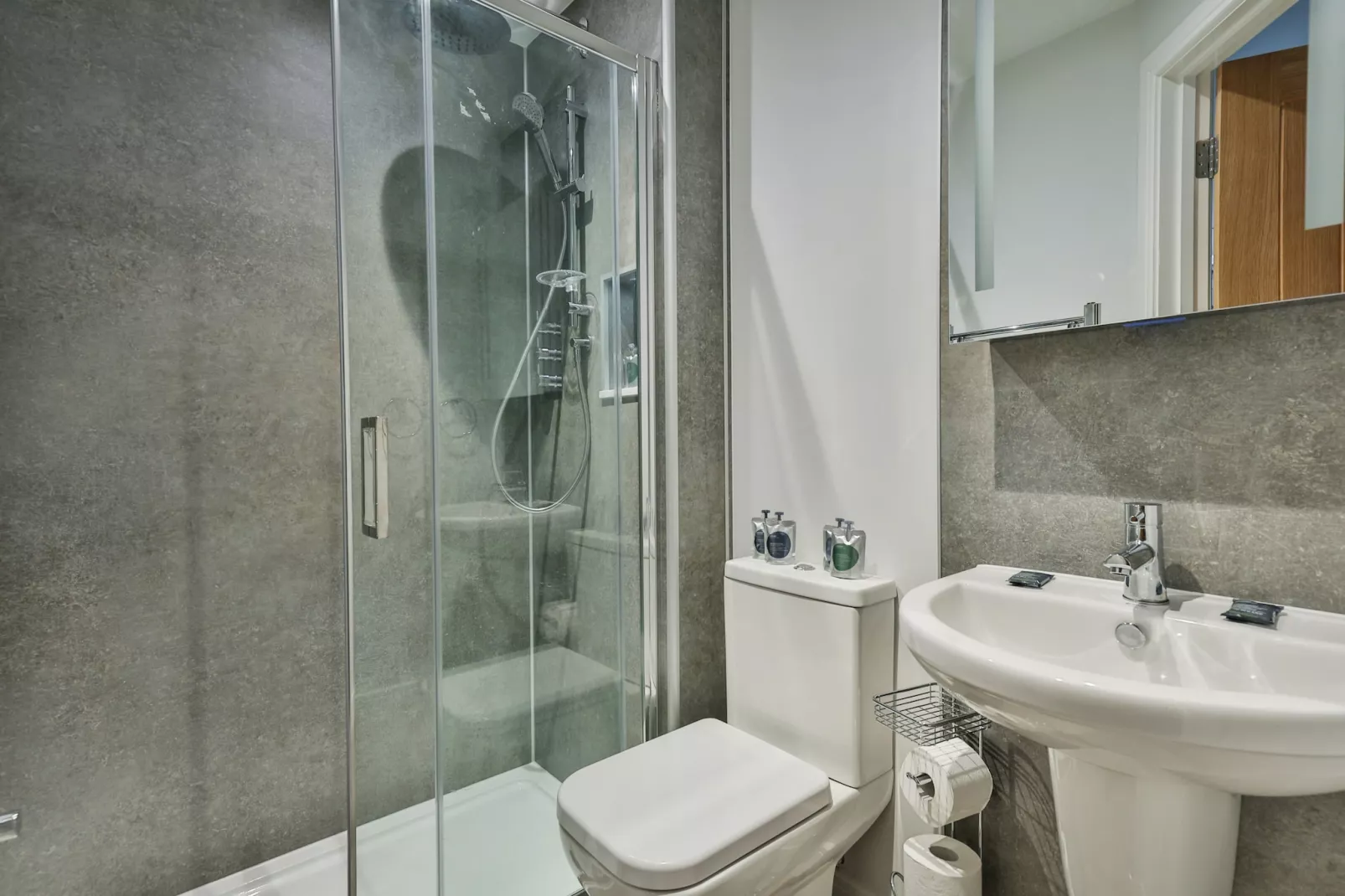 Belle House, Apt 1-Bathroom