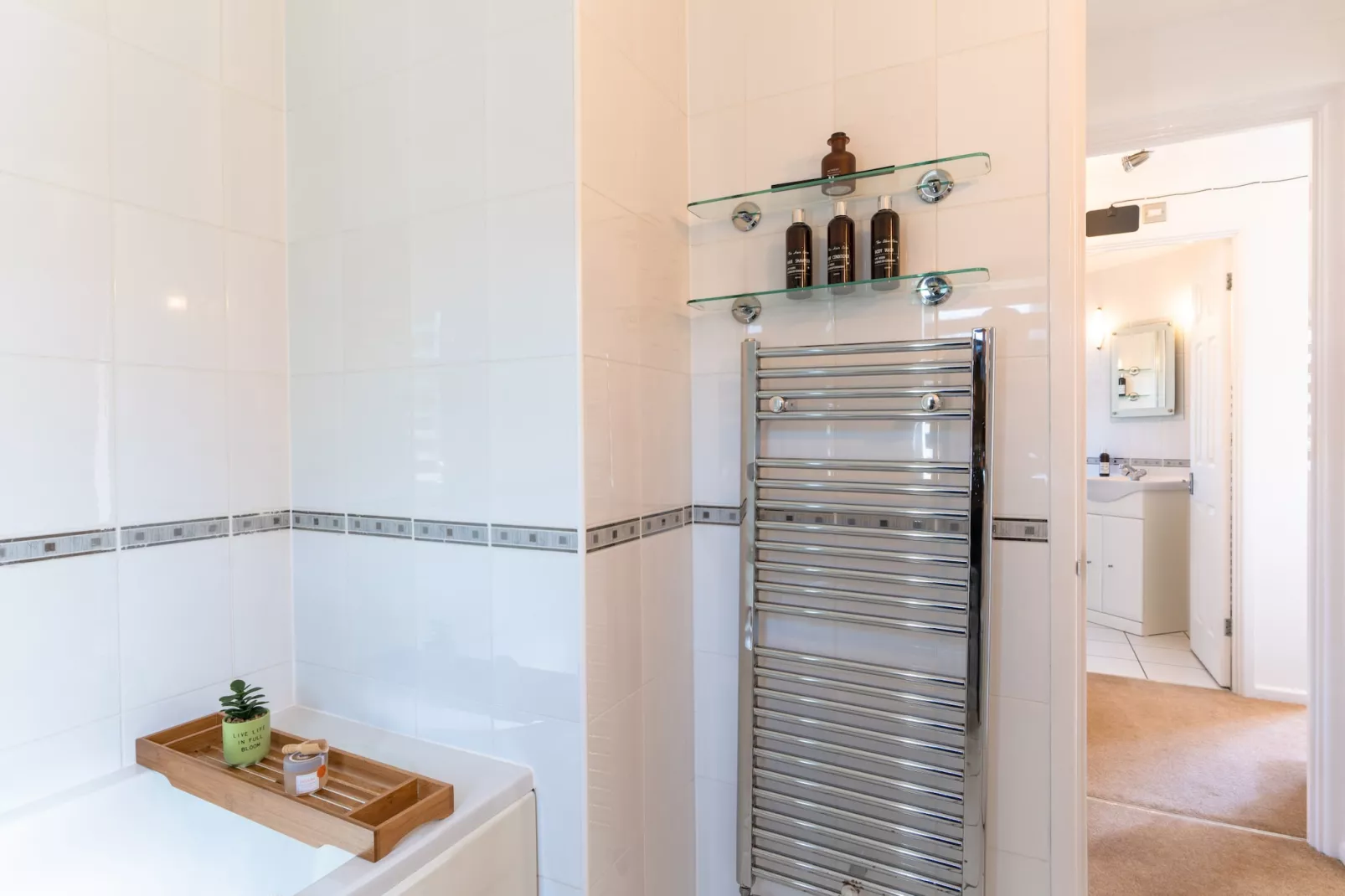 Serendipity Lodge-Bathroom