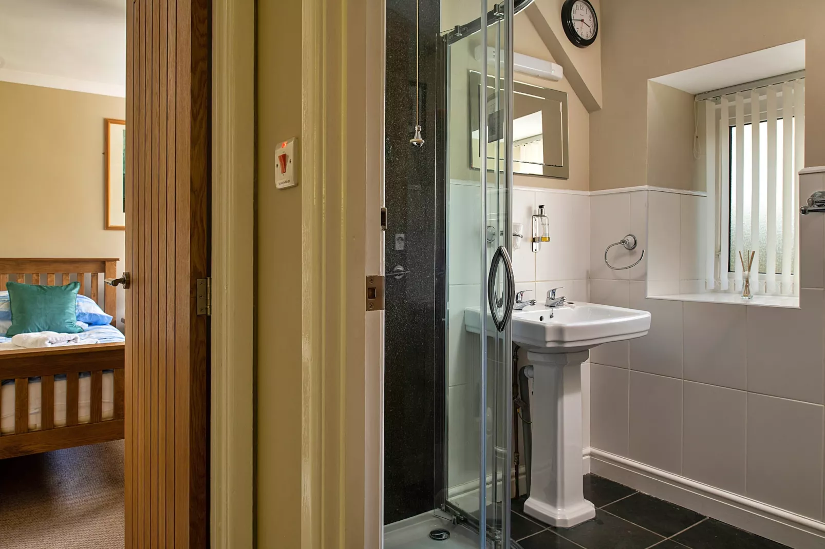 Felin Ship-Bathroom