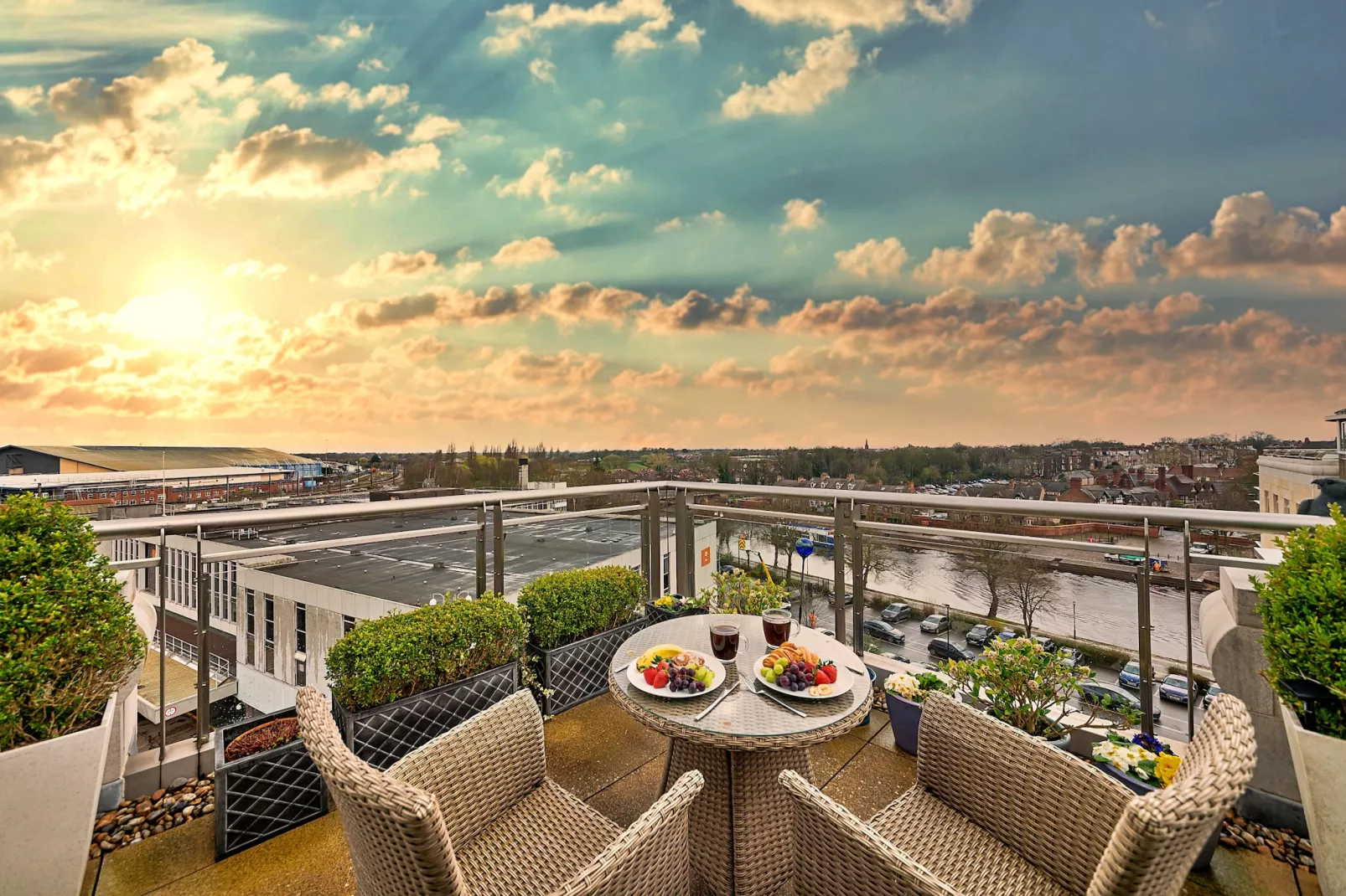 The Penthouse at 611 Westgate-Outdoor