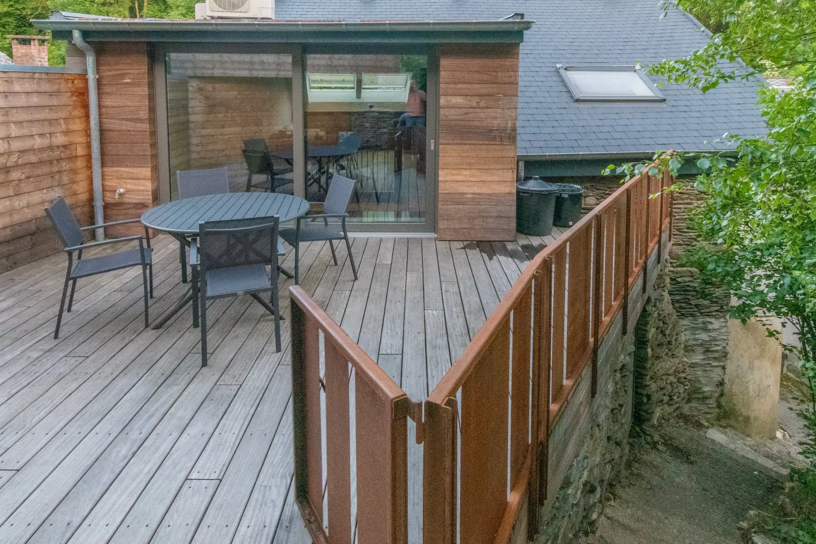 The Cave-Balcon-terrasse