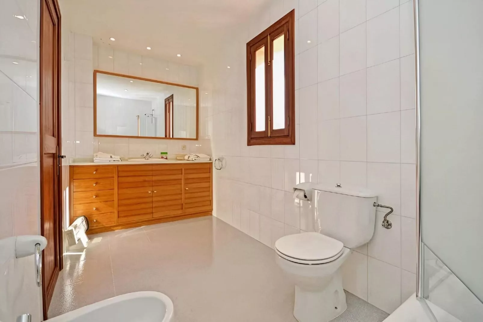 Son Granada-Bathroom
