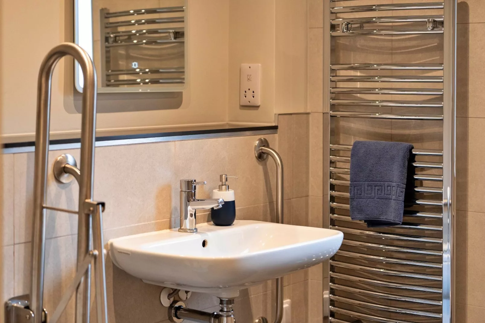 Oak Cottage-Bathroom