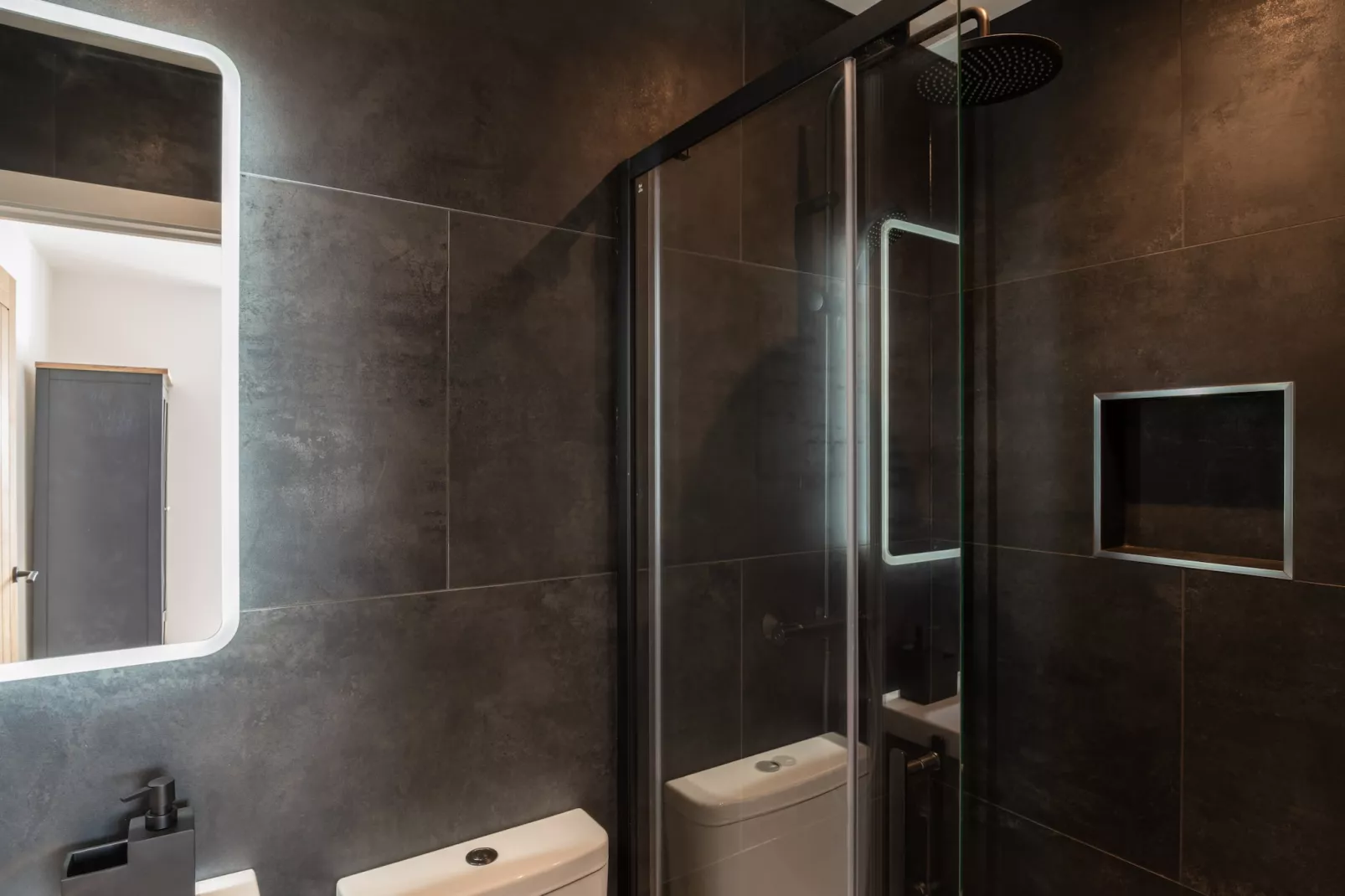 Lizard Point-Bathroom