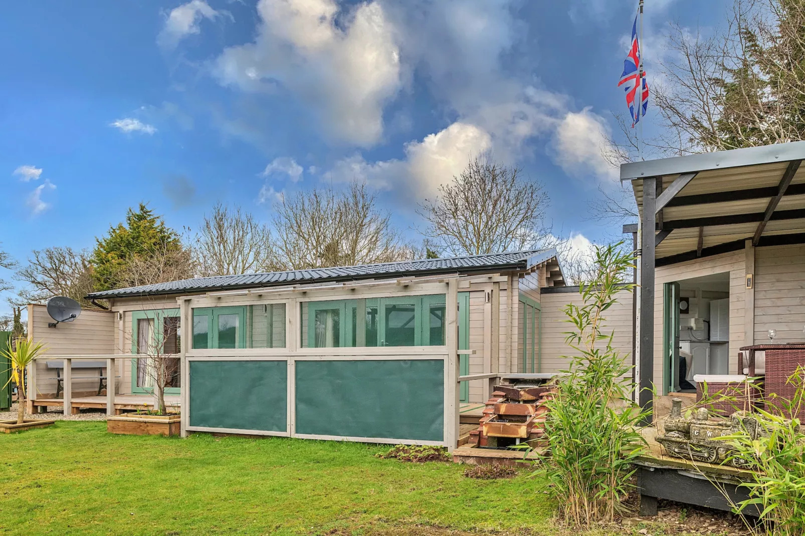 Garden Lodge-Outdoor