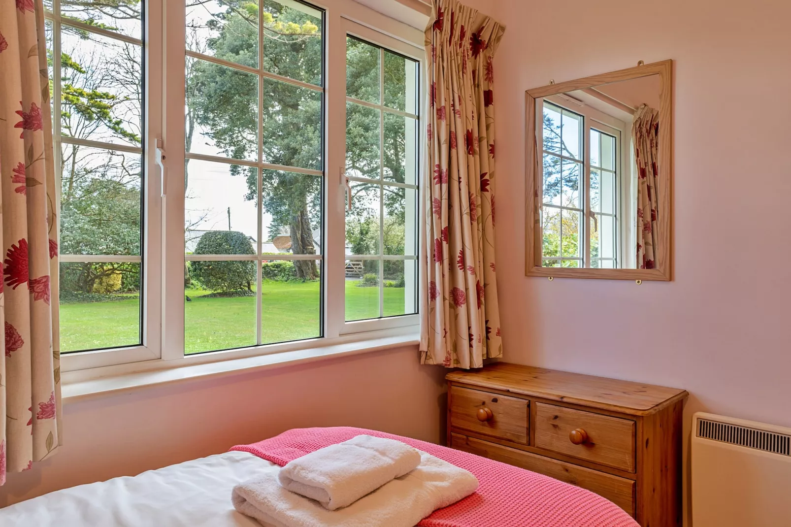 Sunny Nook-Bedroom