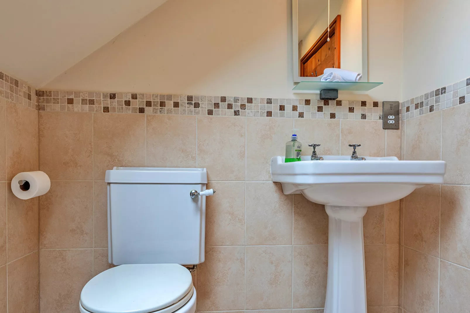 Groes Faen Bach Farmhouse-Bathroom
