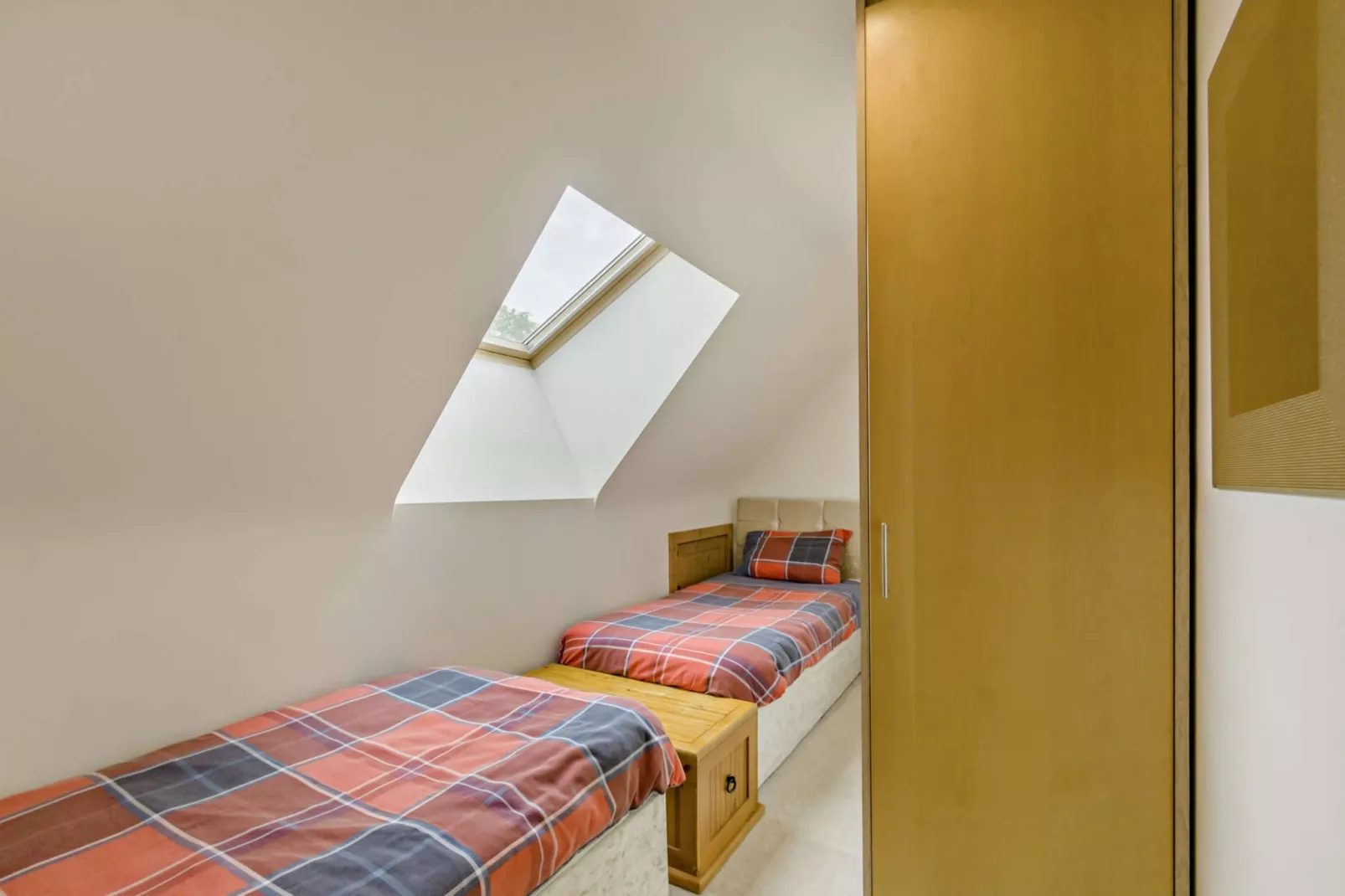 The House at No. 47-Bedroom