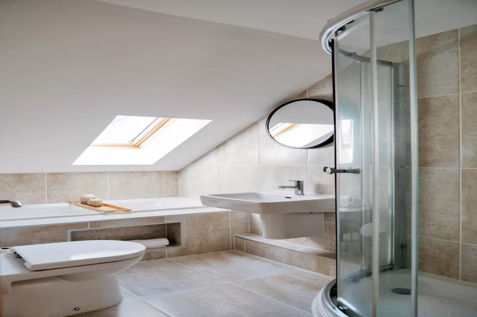 Tolcarne Stay - Luxury Newquay Apartment-Bathroom