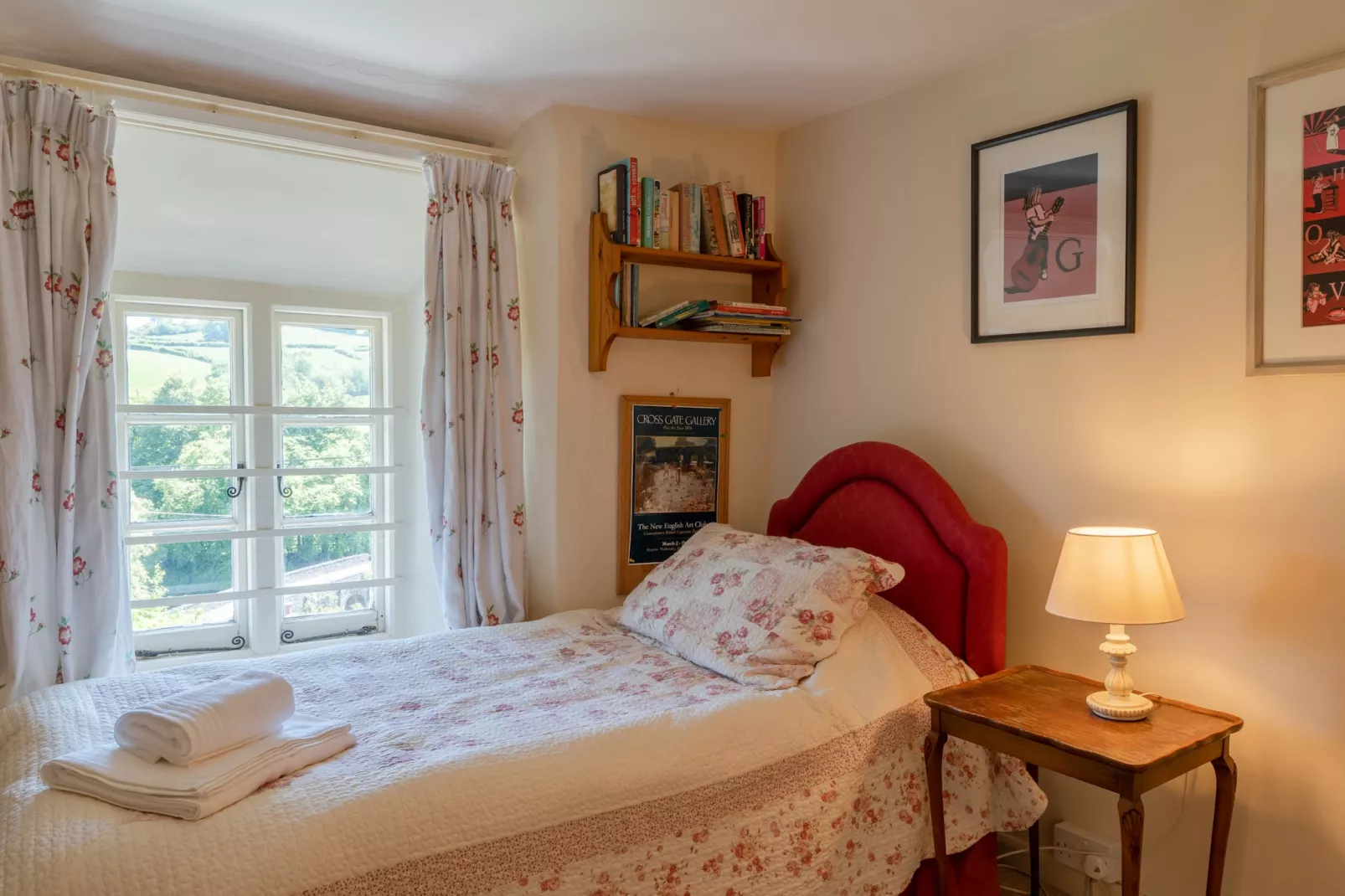 Valley Cottage-Bedroom