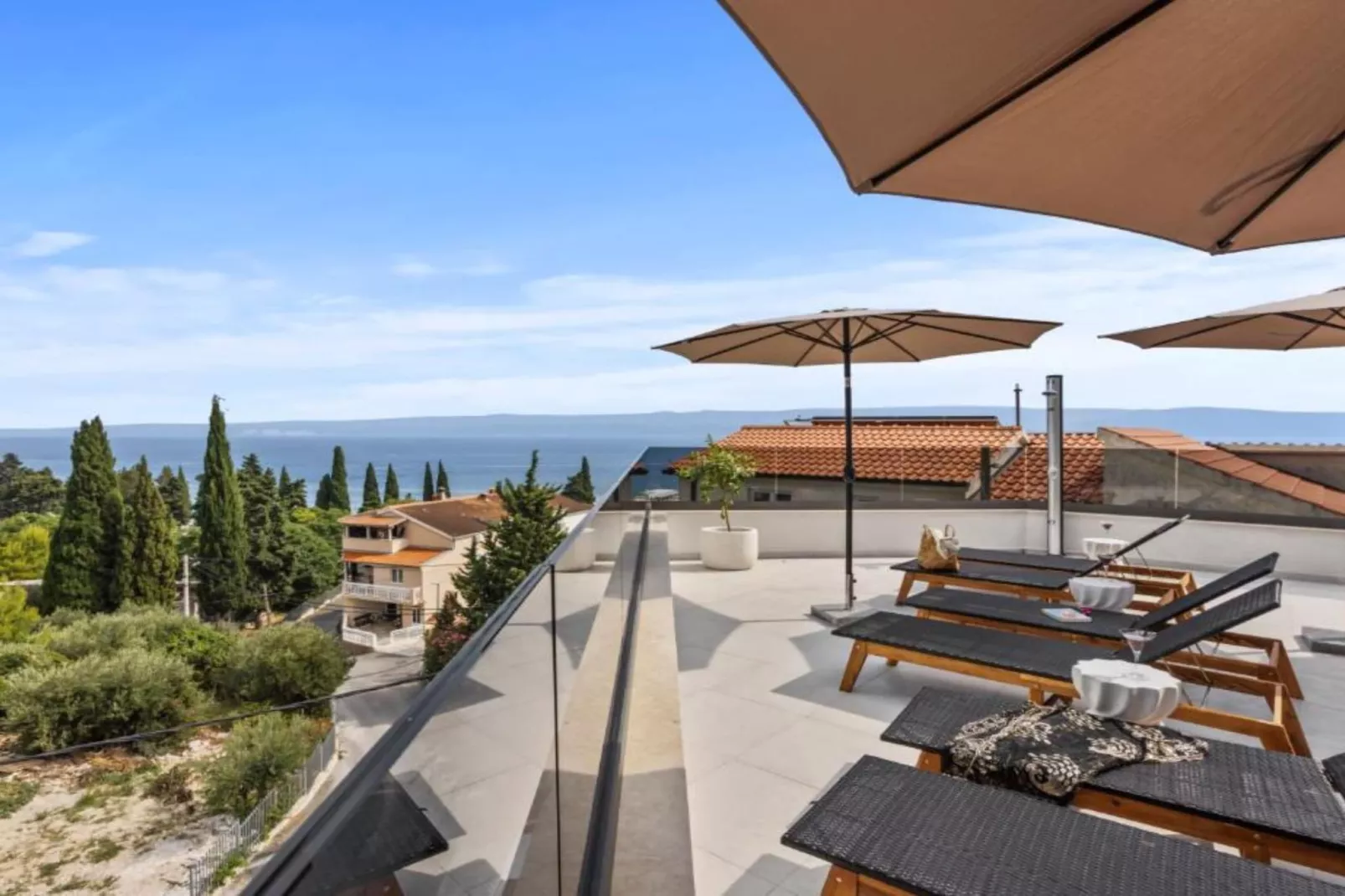 Three-Bedroom Penthouse Apartment-Terrace
