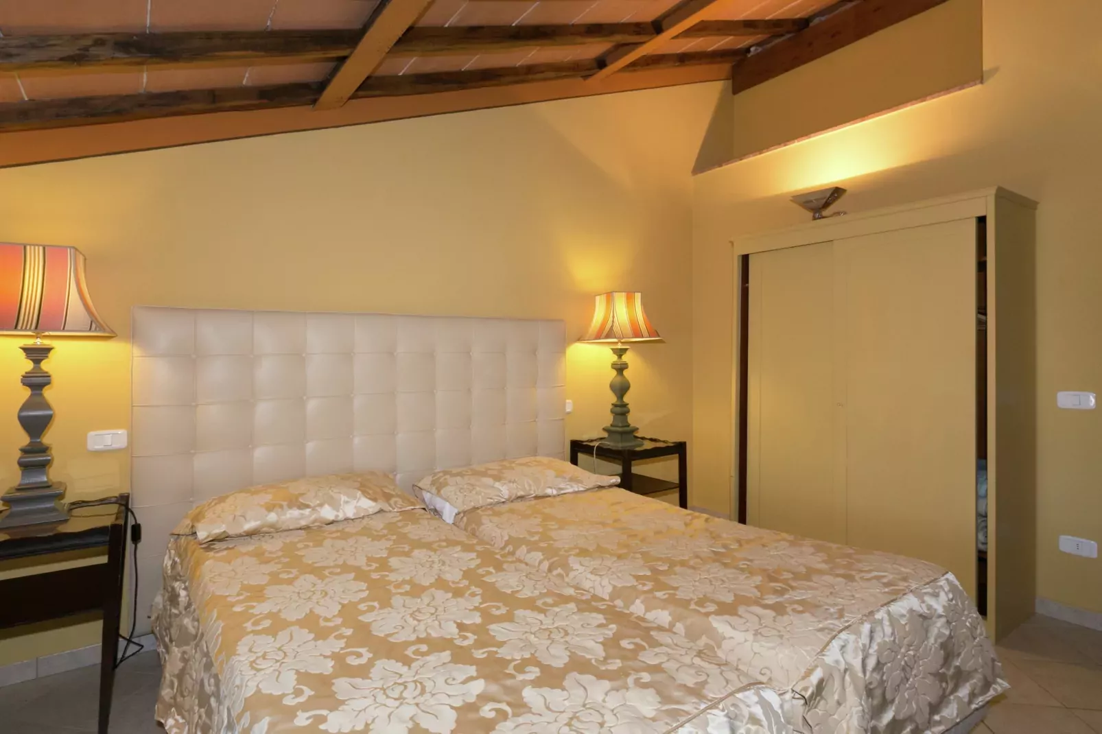 Laurento-Bedroom