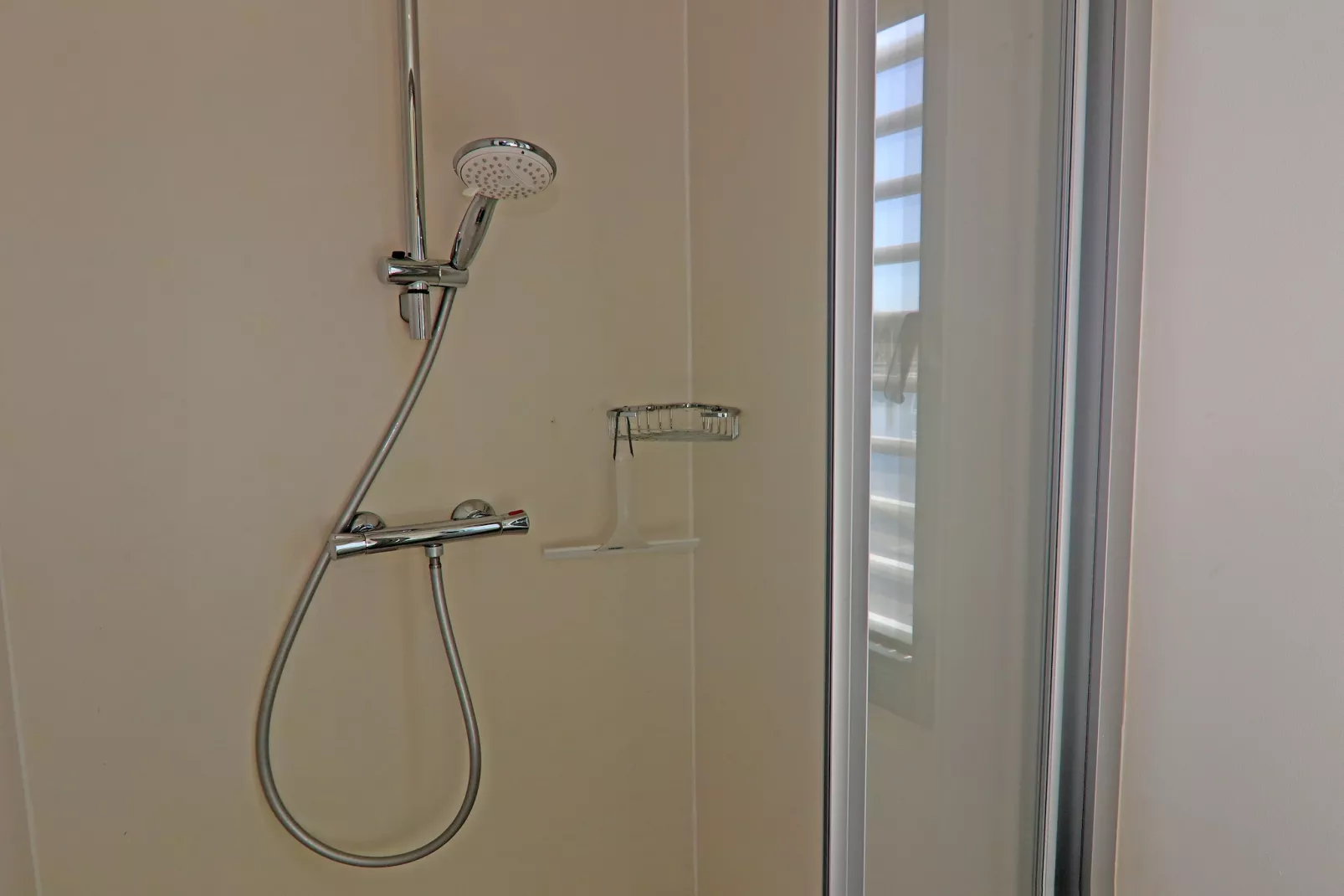 Hausboot Family & Friends LP 3 / 3 Personen-Bathroom