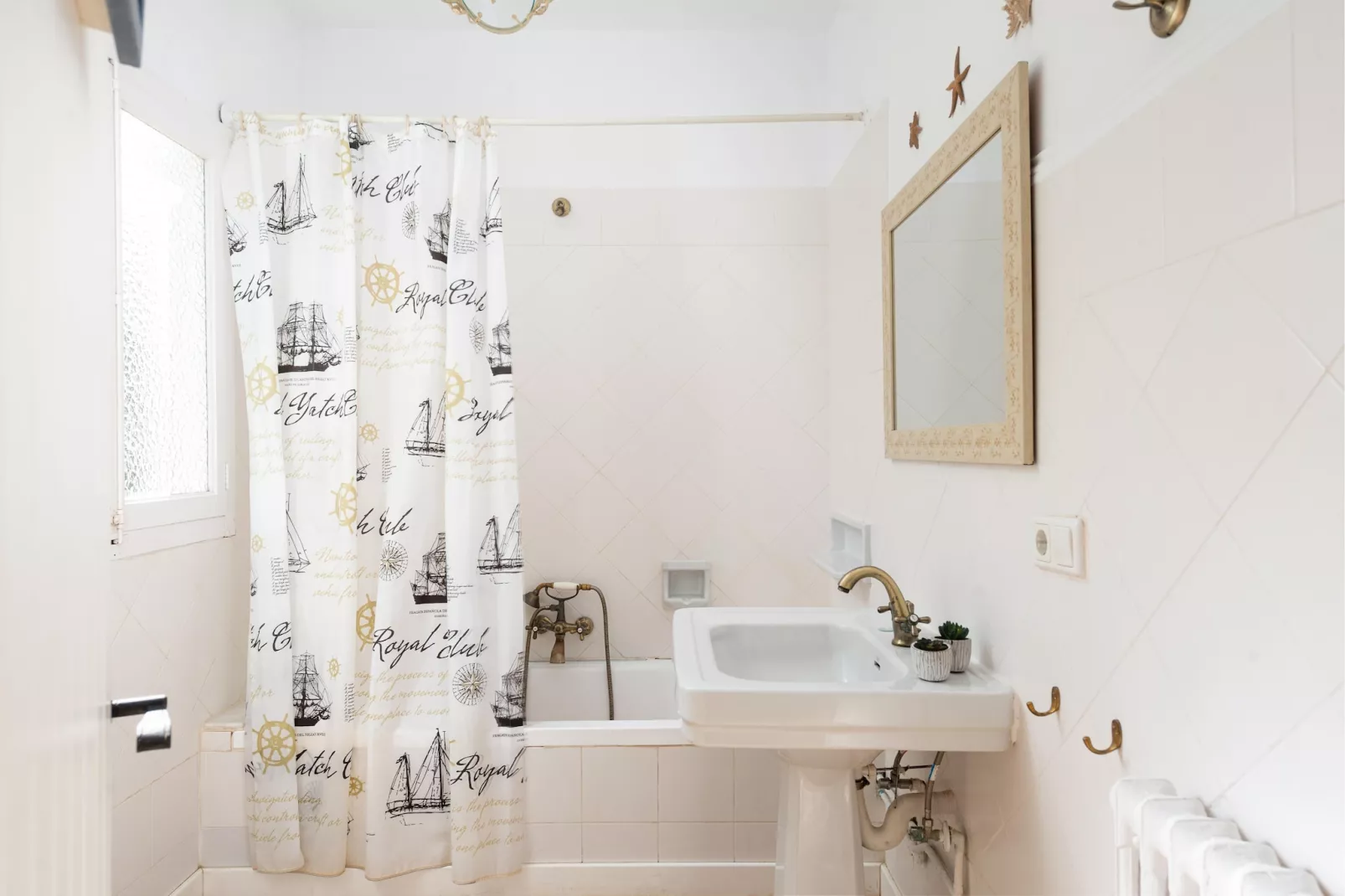 La Torre De La Gola-Bathroom