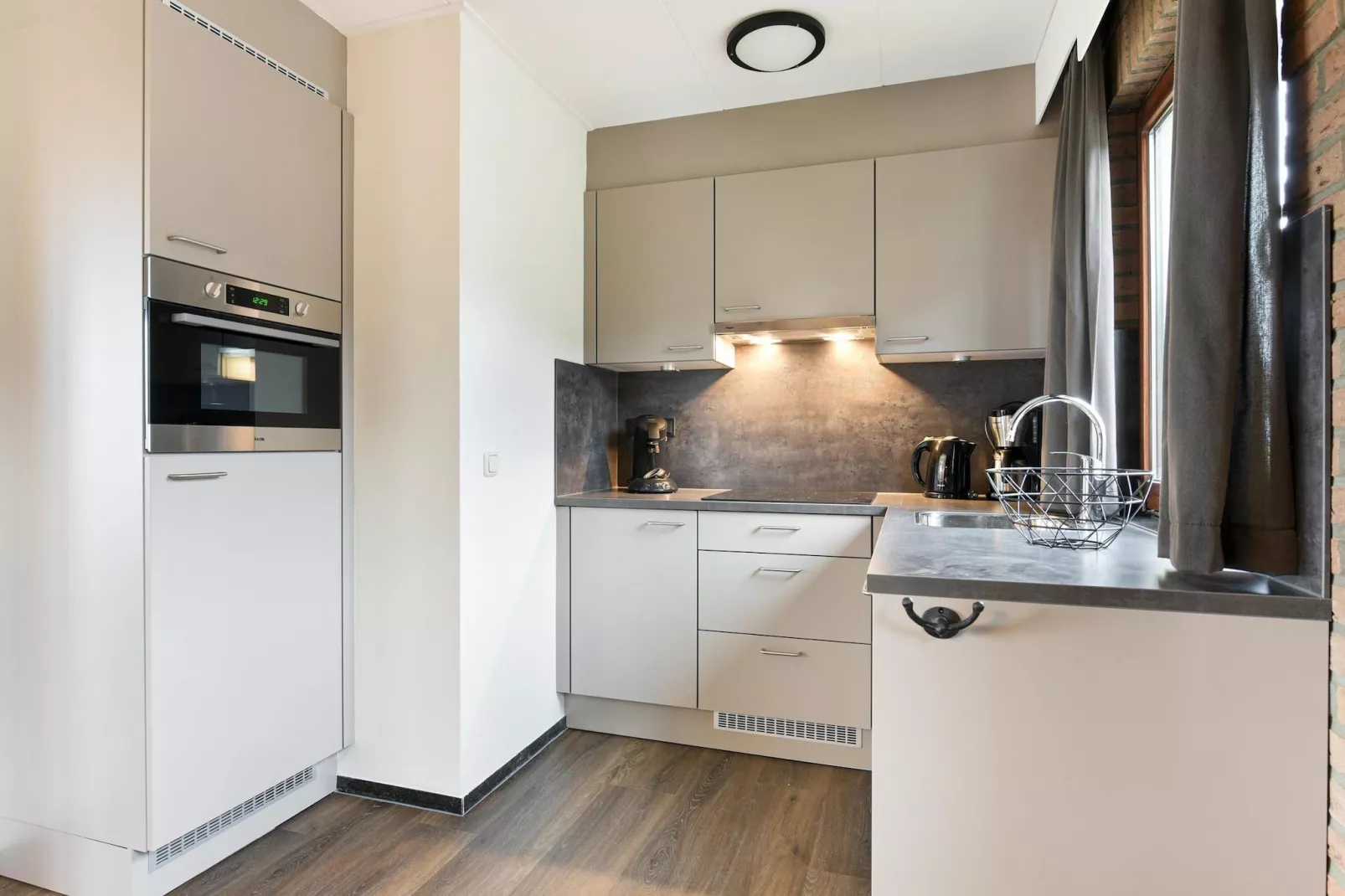Vakantiepark Reevallis 1-Kitchen