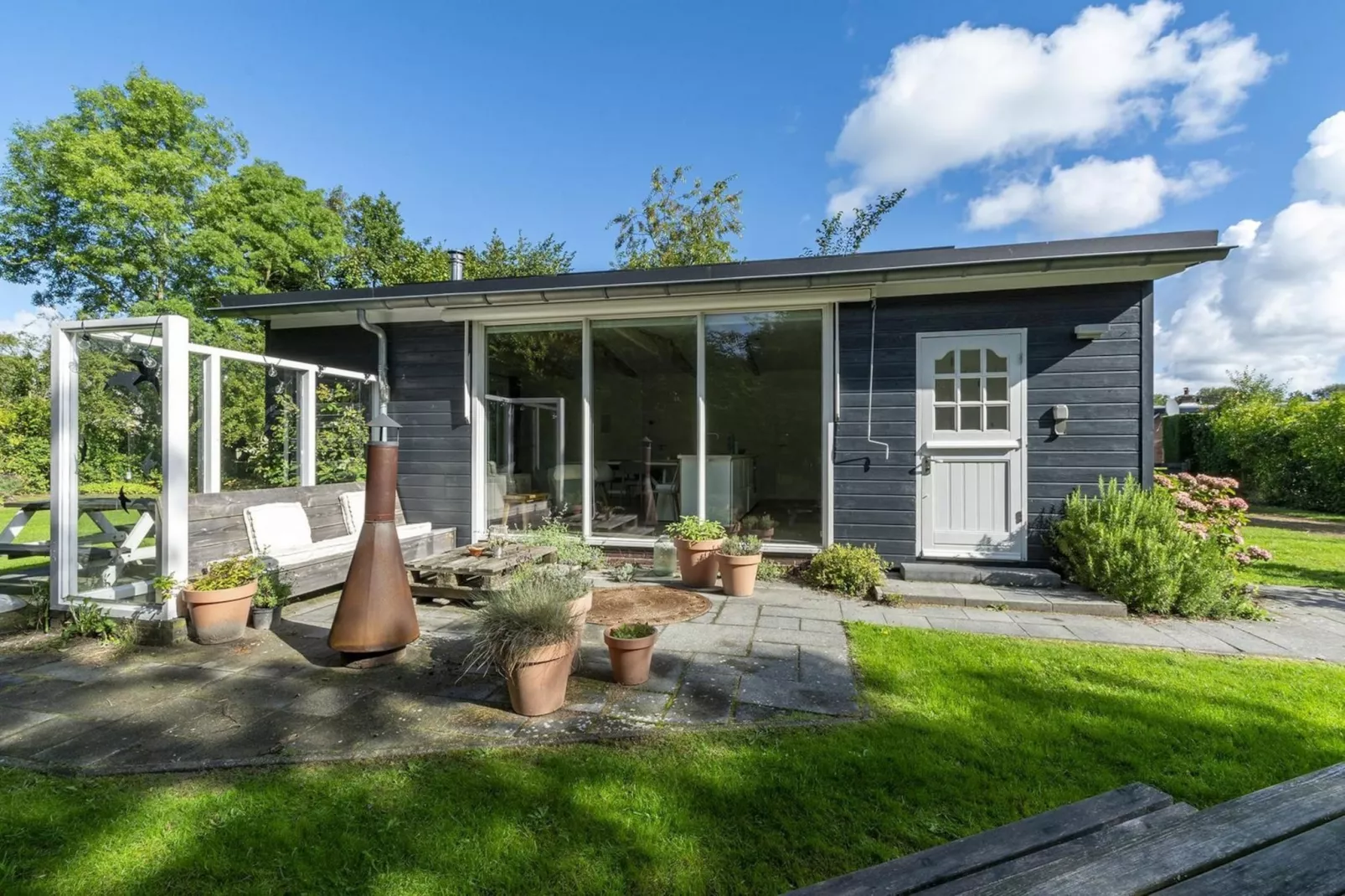 Eureka 109-Exterior summer