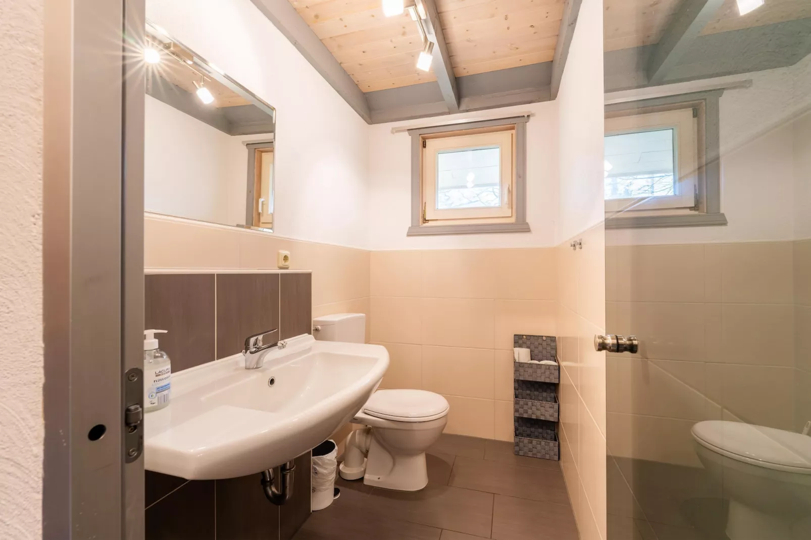 Kranich 244-Bathroom