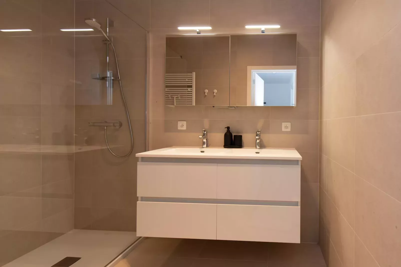 Sky Bridge-Bathroom