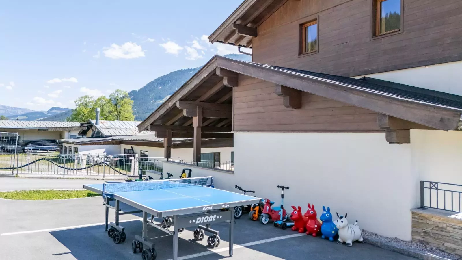 Next To The Ski Lift A 3 und A 4-Installations