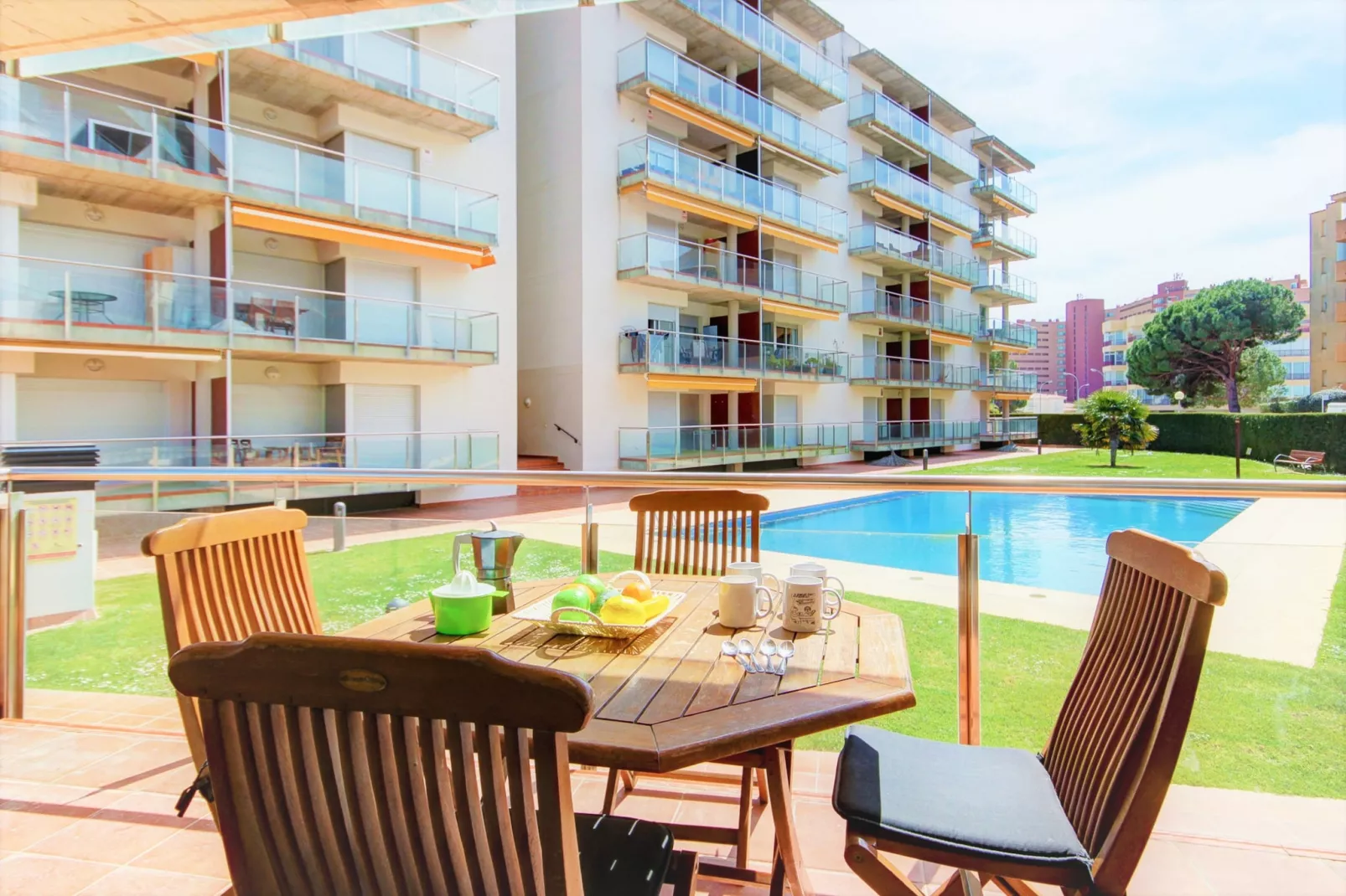 MARINES MESTRAL Bjs 8 Roses-Terrassenbalkon