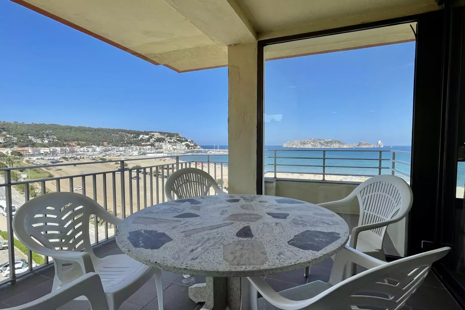 CAP CASTELL 8-A-Terrace