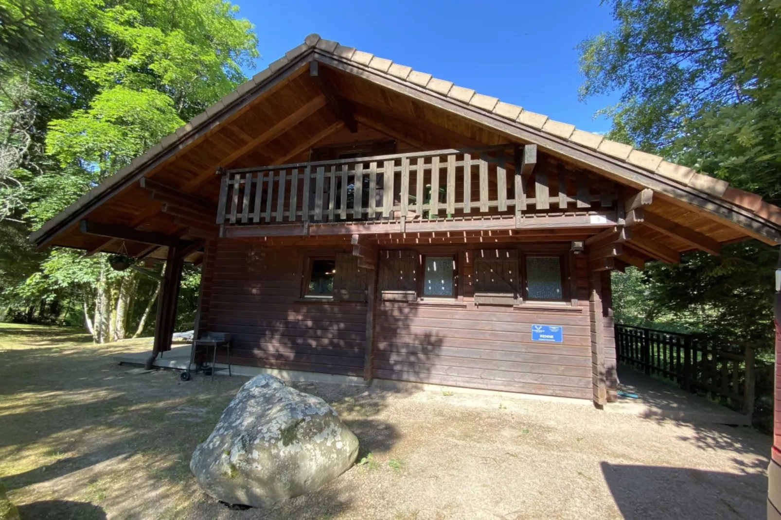 LE RENNE  Chalet en bois au calme avec SPA Jacuzzi-Extérieur
