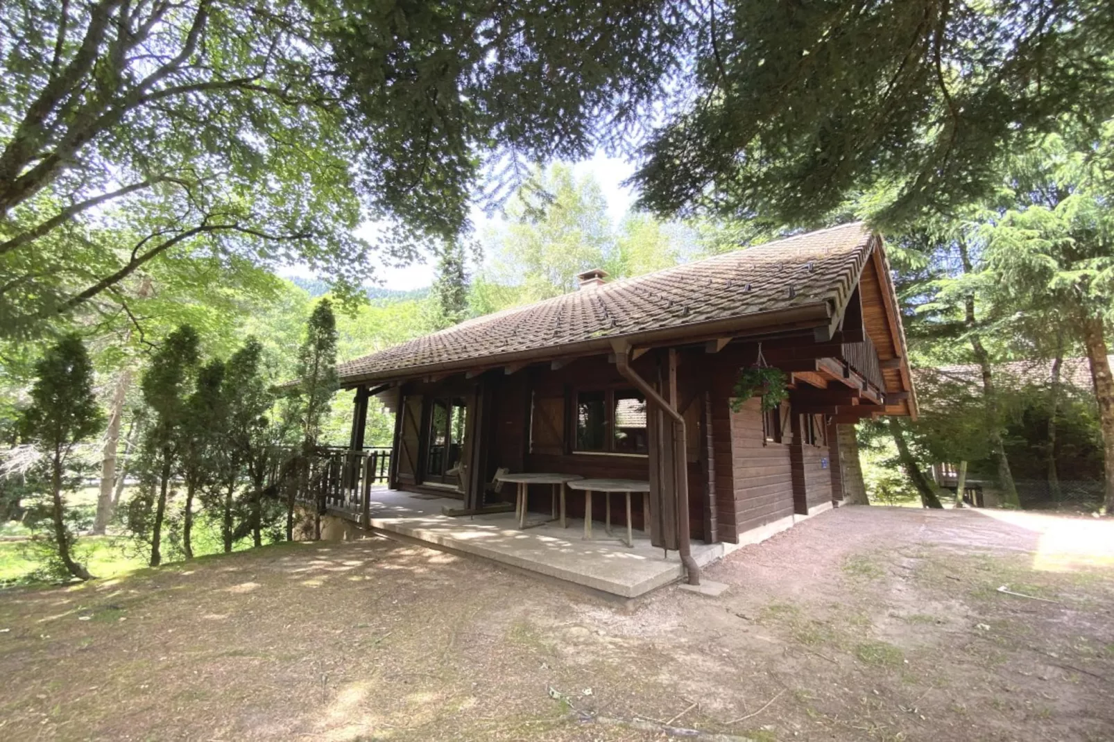 LE GRIZZLY Chalet en bois au calme-Außenbereich