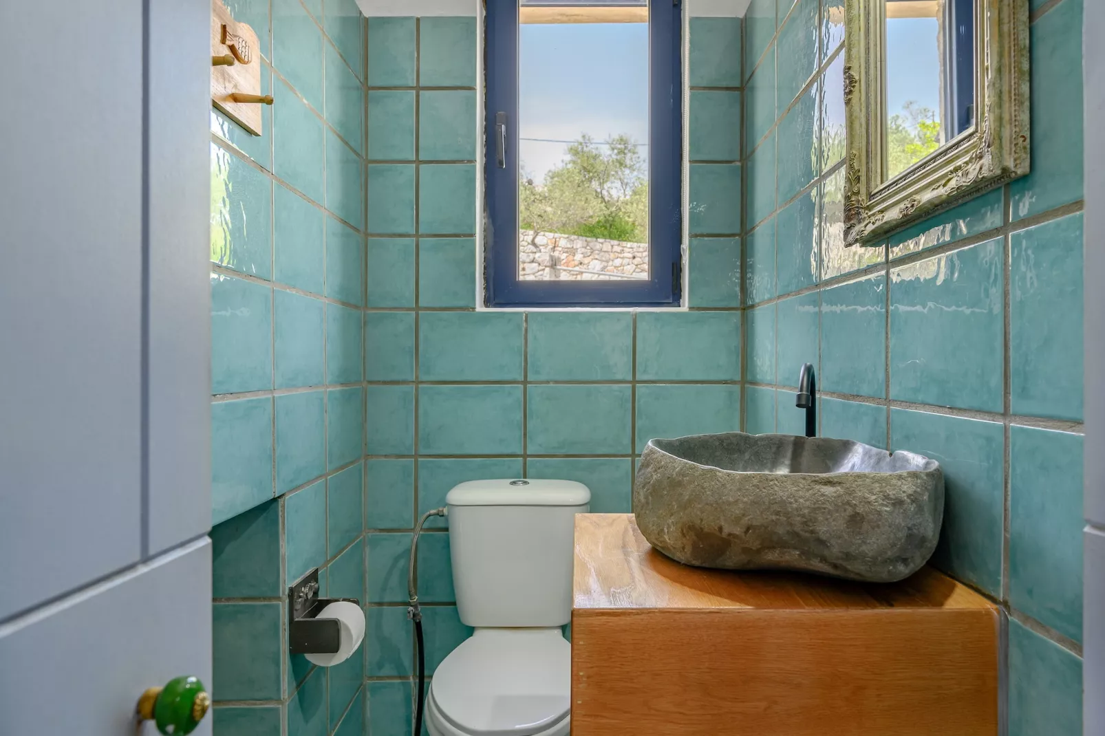 Rozare-Bathroom
