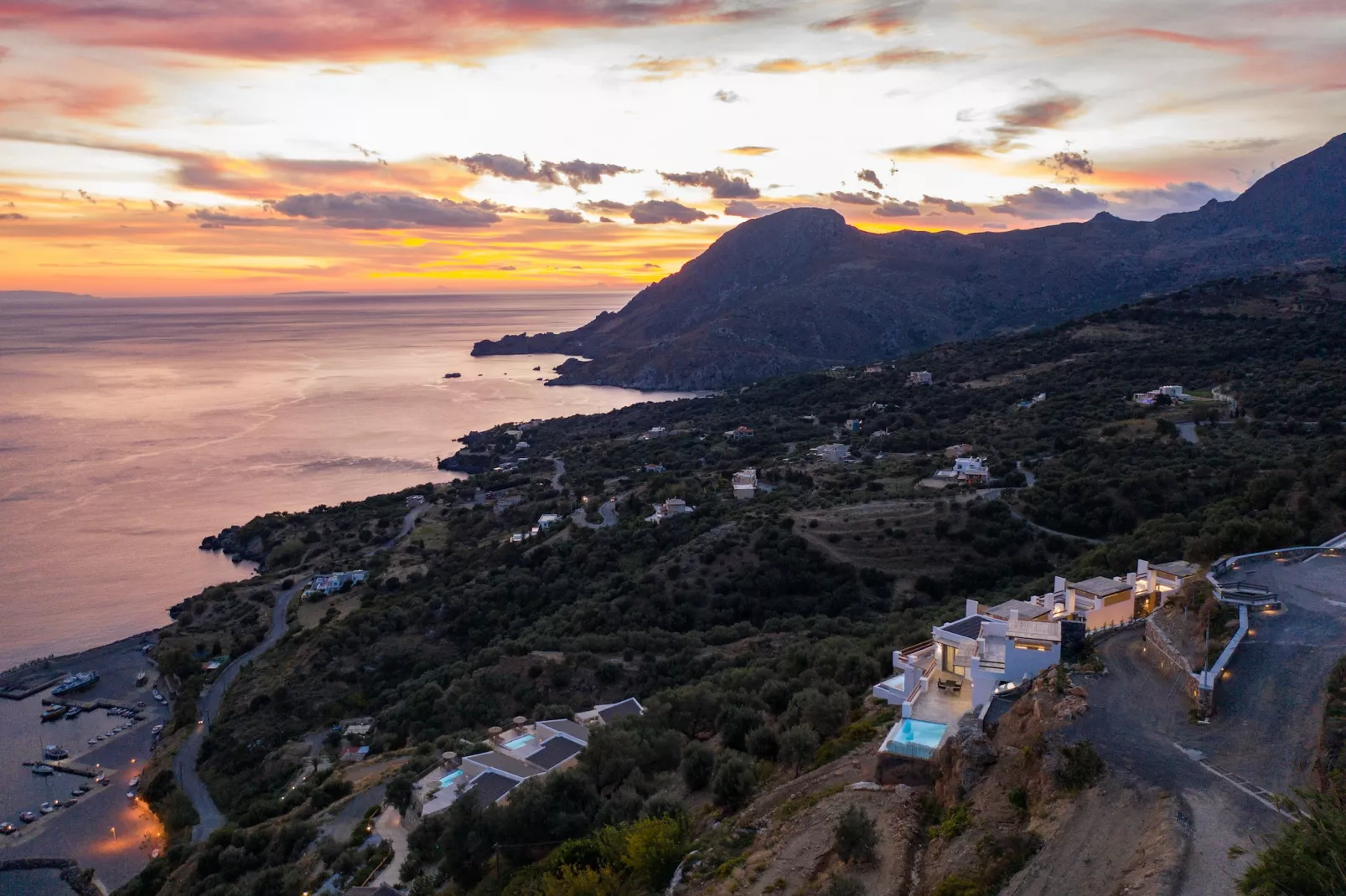 Pyrgos Exclusive 3-Outdoor