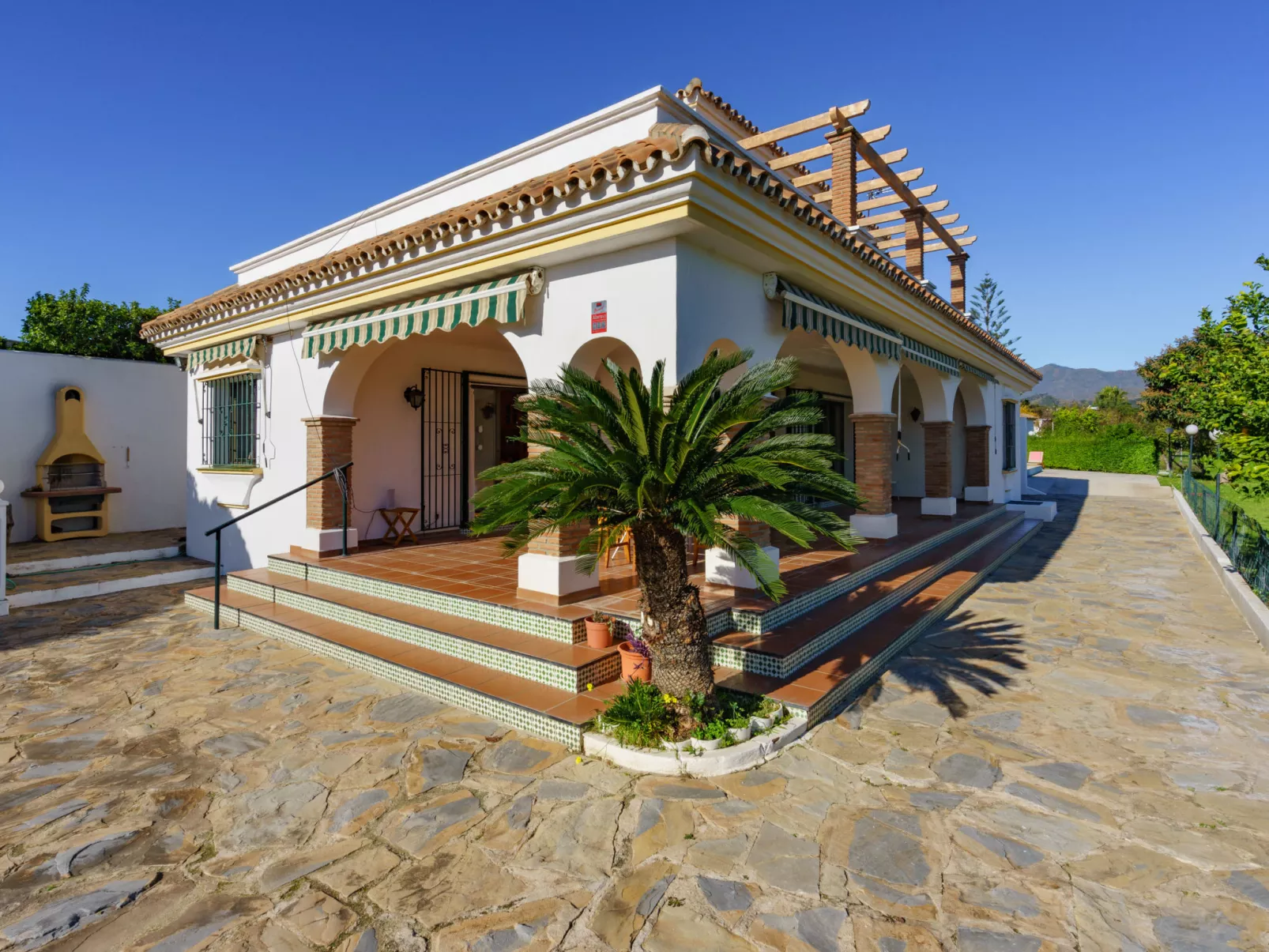 Villa Hermana-Outside