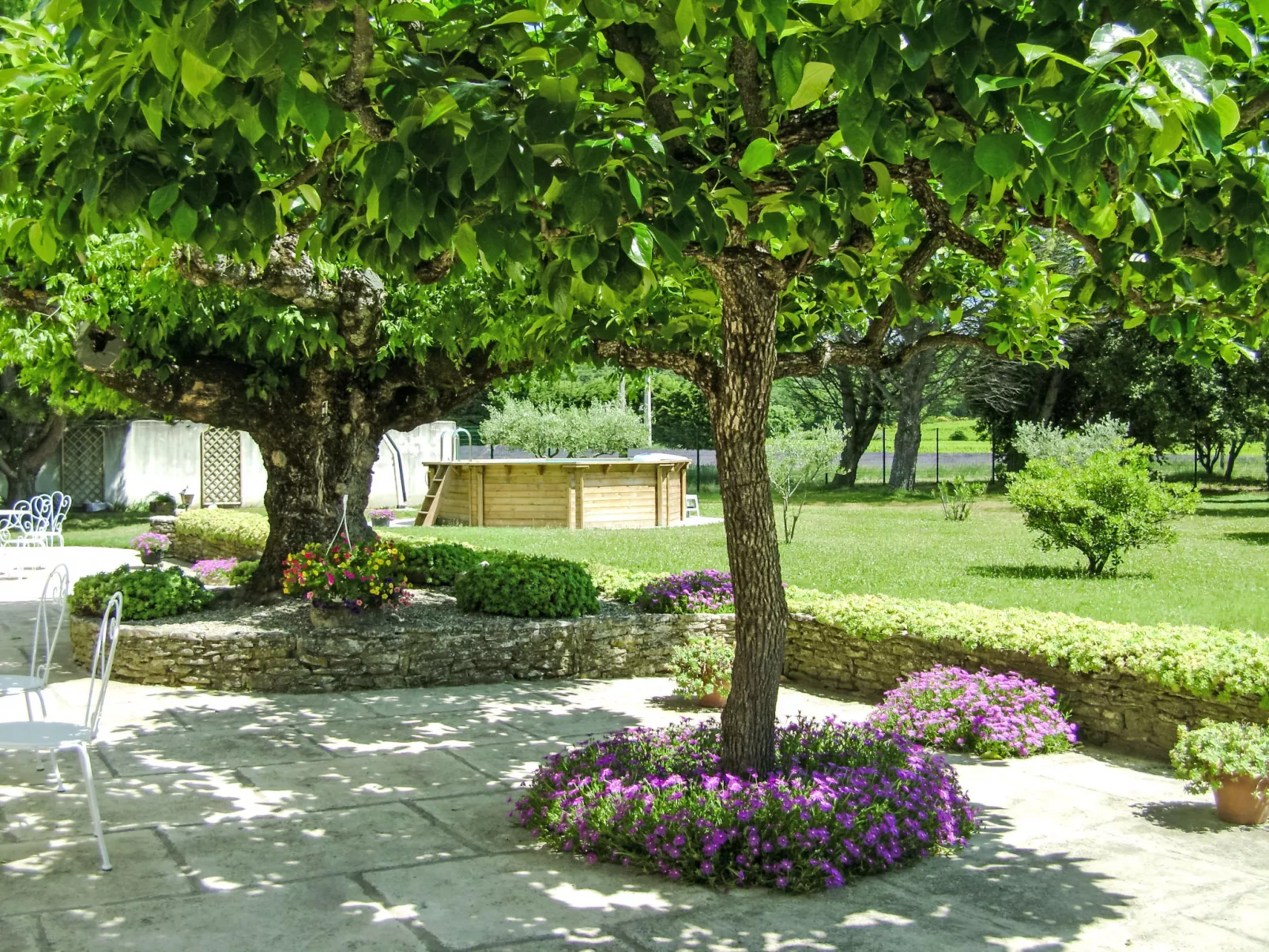 Le Gîte de Saint Sauveur-Outside