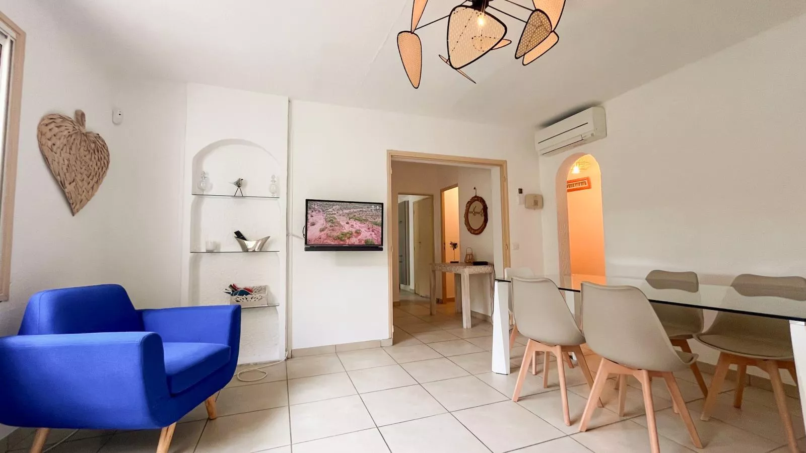 Les Romarins-Dining room