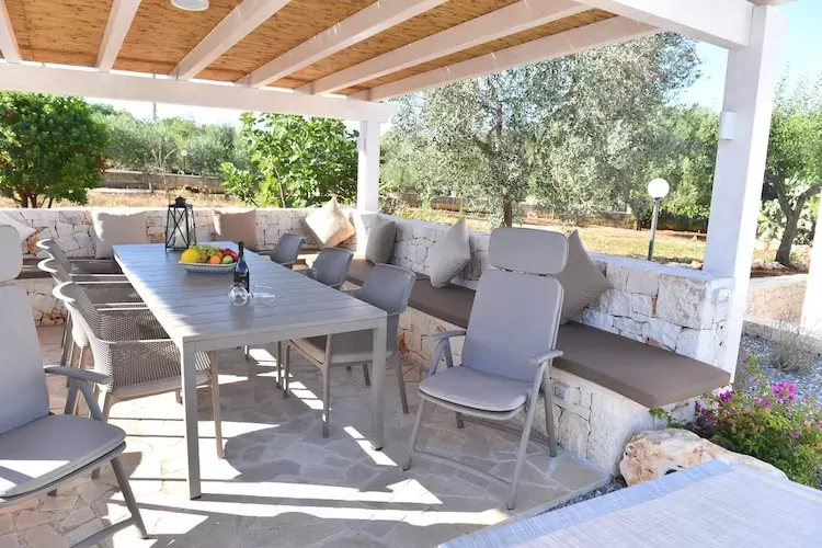 Villa Trulli dell'amore mit beheiztem Pool in Ostuni-Terrace balcony