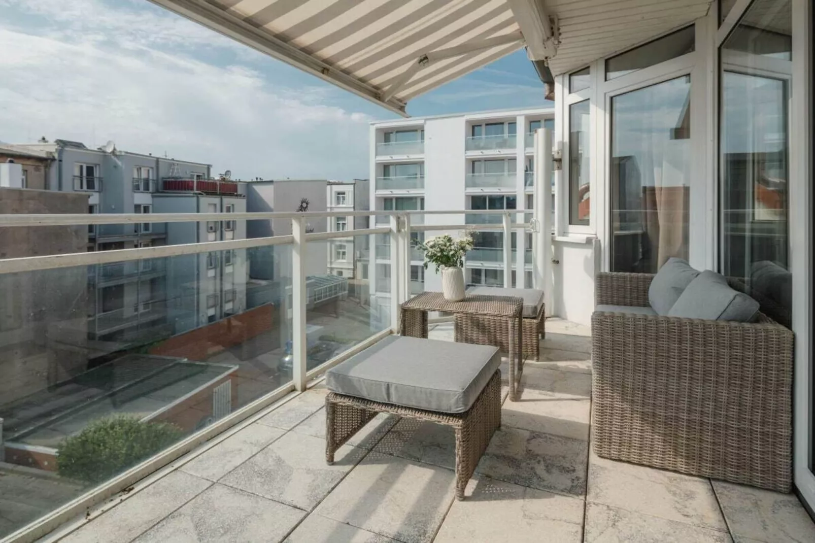 518749-Terrace balcony