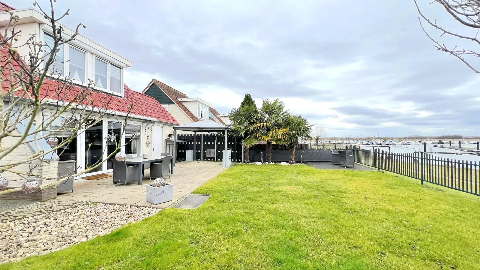 Maaszicht-Exterior summer