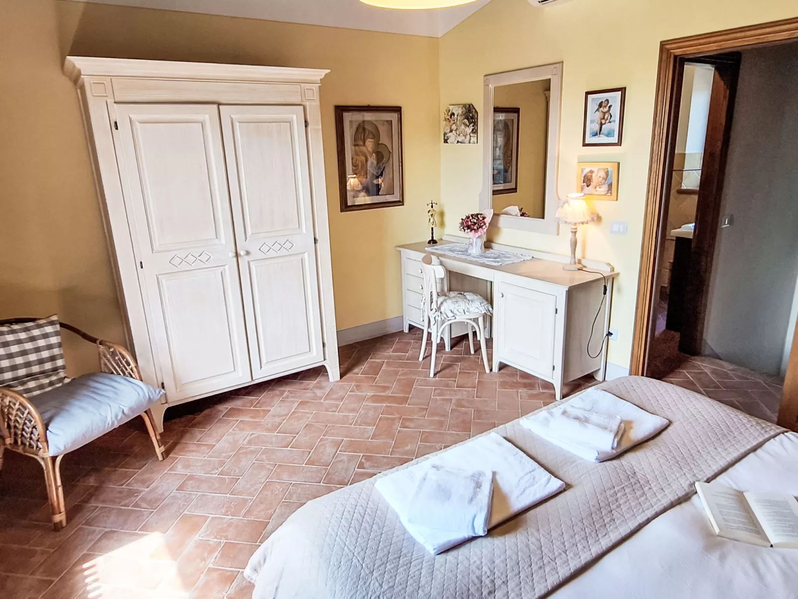San Regolo-Inside