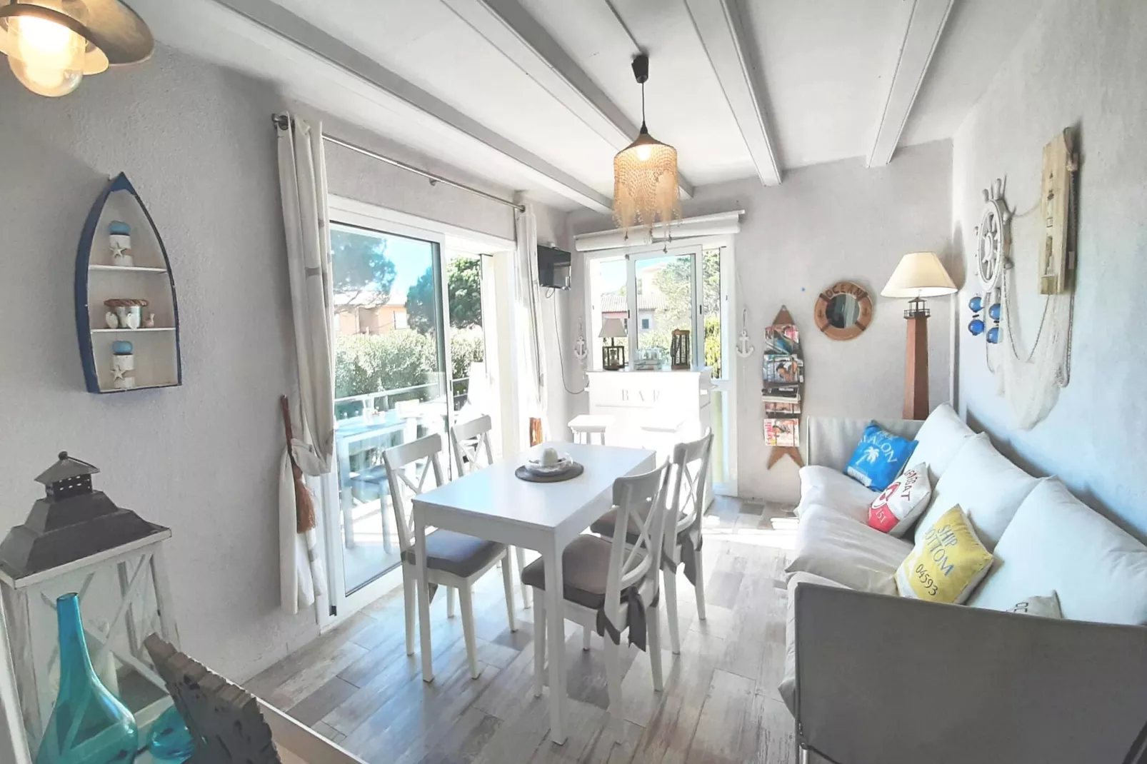 Costa Brava K-2-Salon