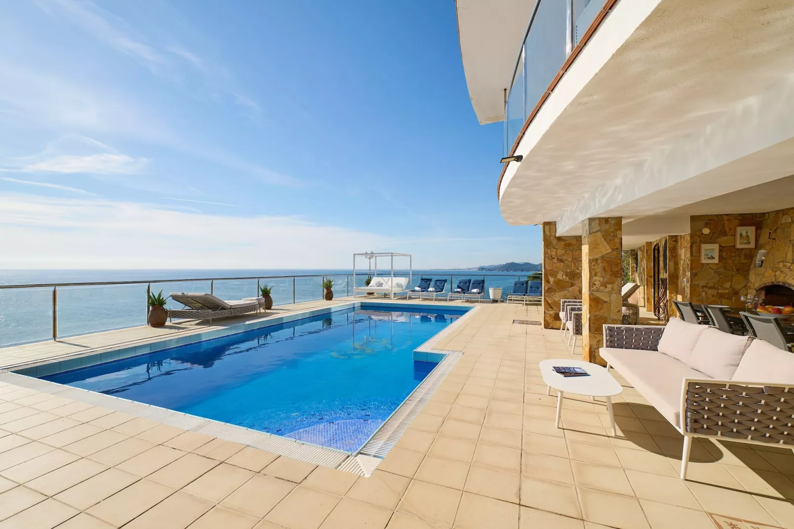 Canyelles-Pool
