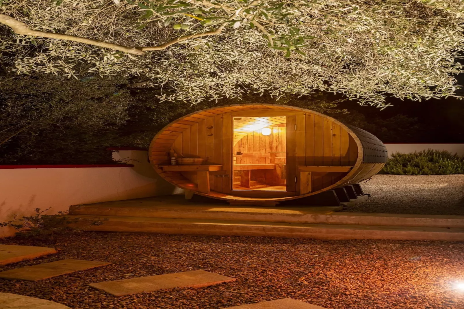 Red House Trget - Your Private Wellness-Gärten Sommer