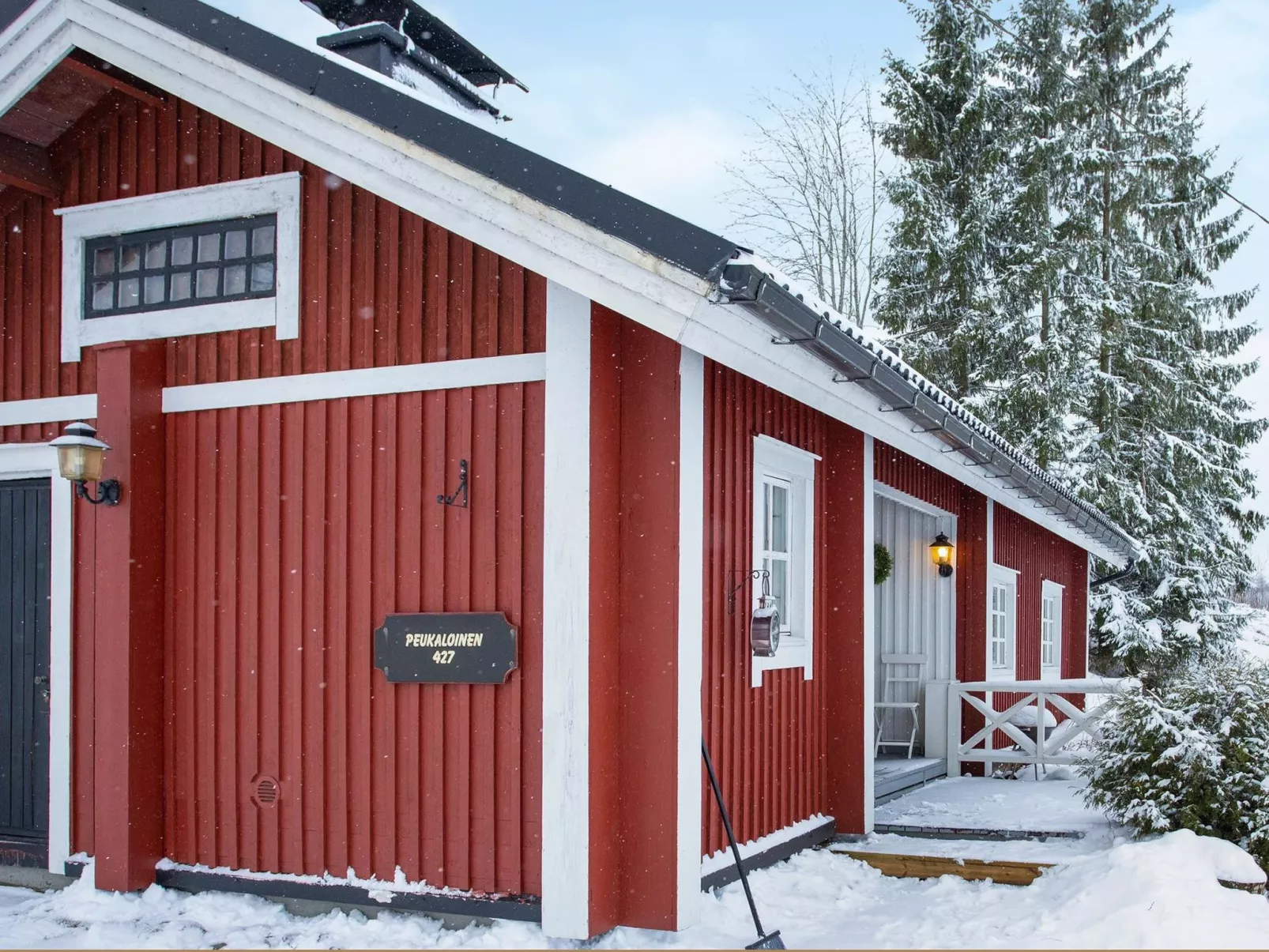 Peukaloinen-Outside