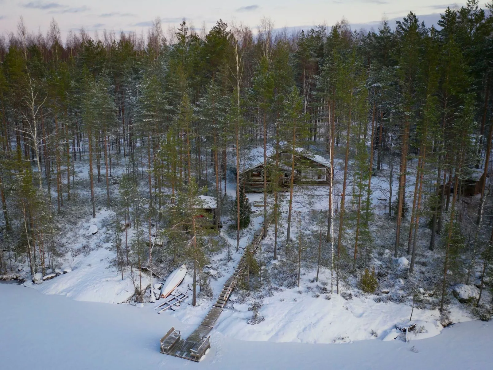 Kalliomökki-Drinnen