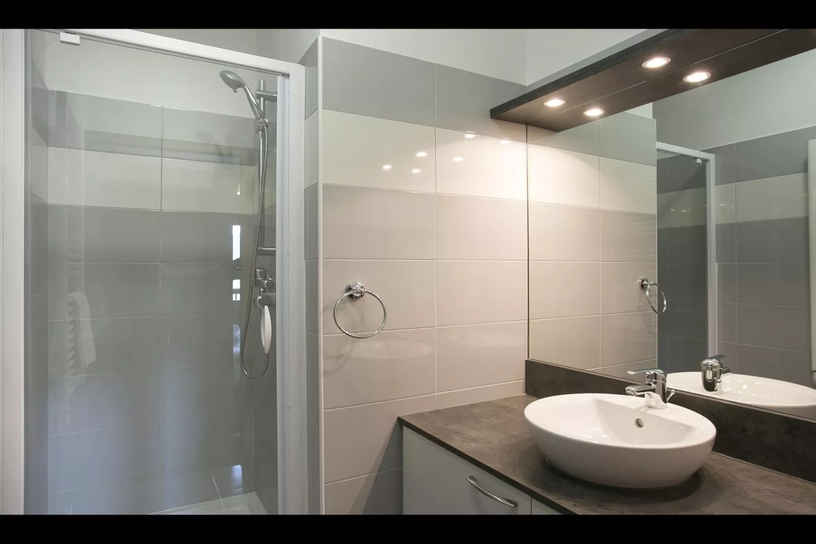3 Pièces 6 Pers Confort_8PM-Badezimmer