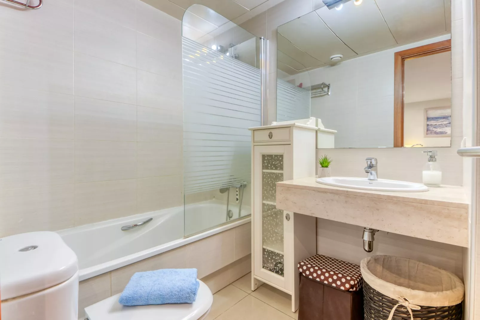 MILENI 2 4 Bjs 2 Roses-Badezimmer