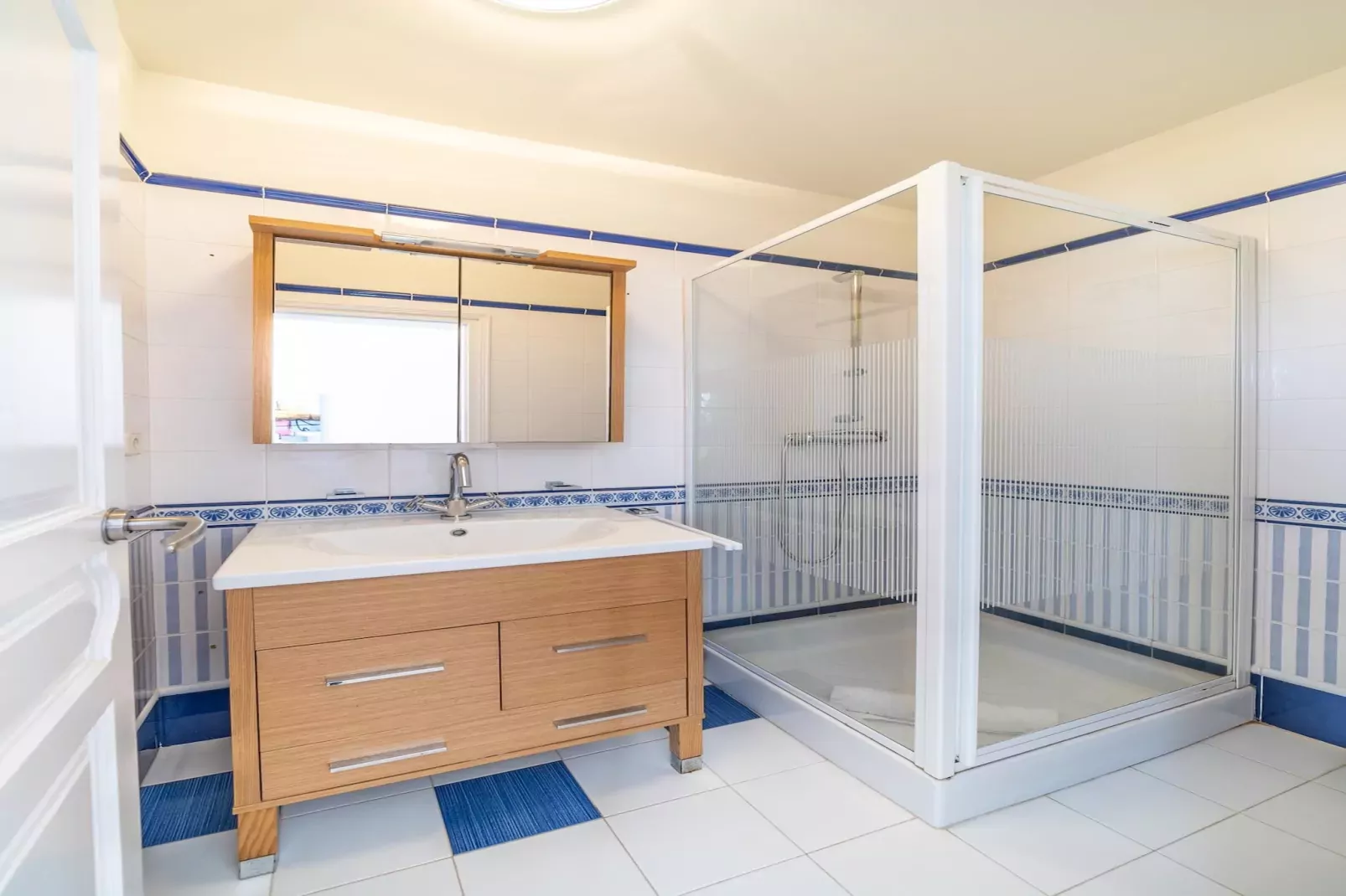 Isabelle-Bathroom